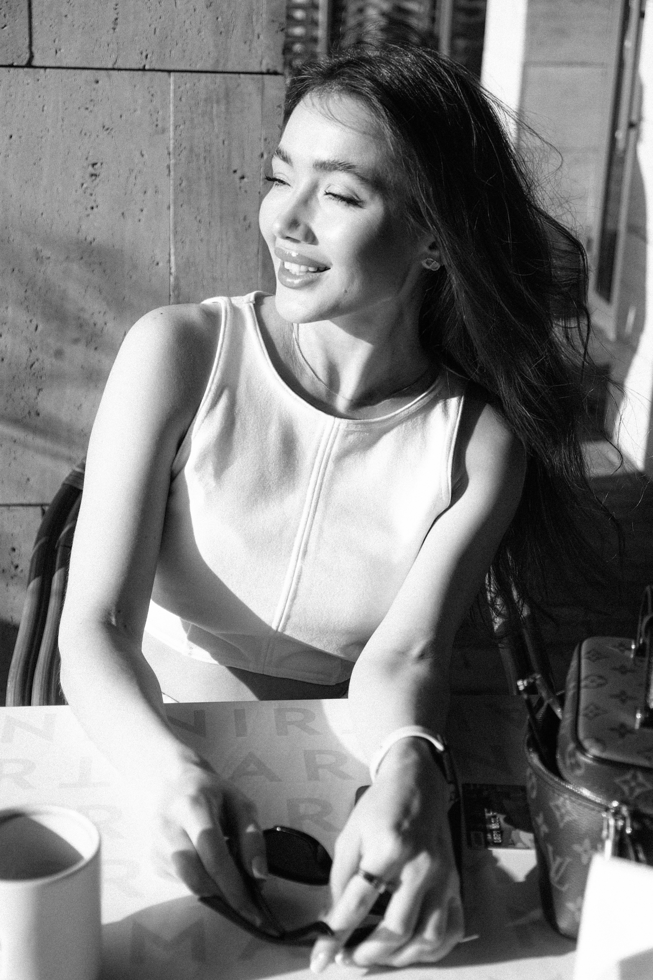 В кафе. Фотограф на камеру и мобильная съемка в Казани Лидия