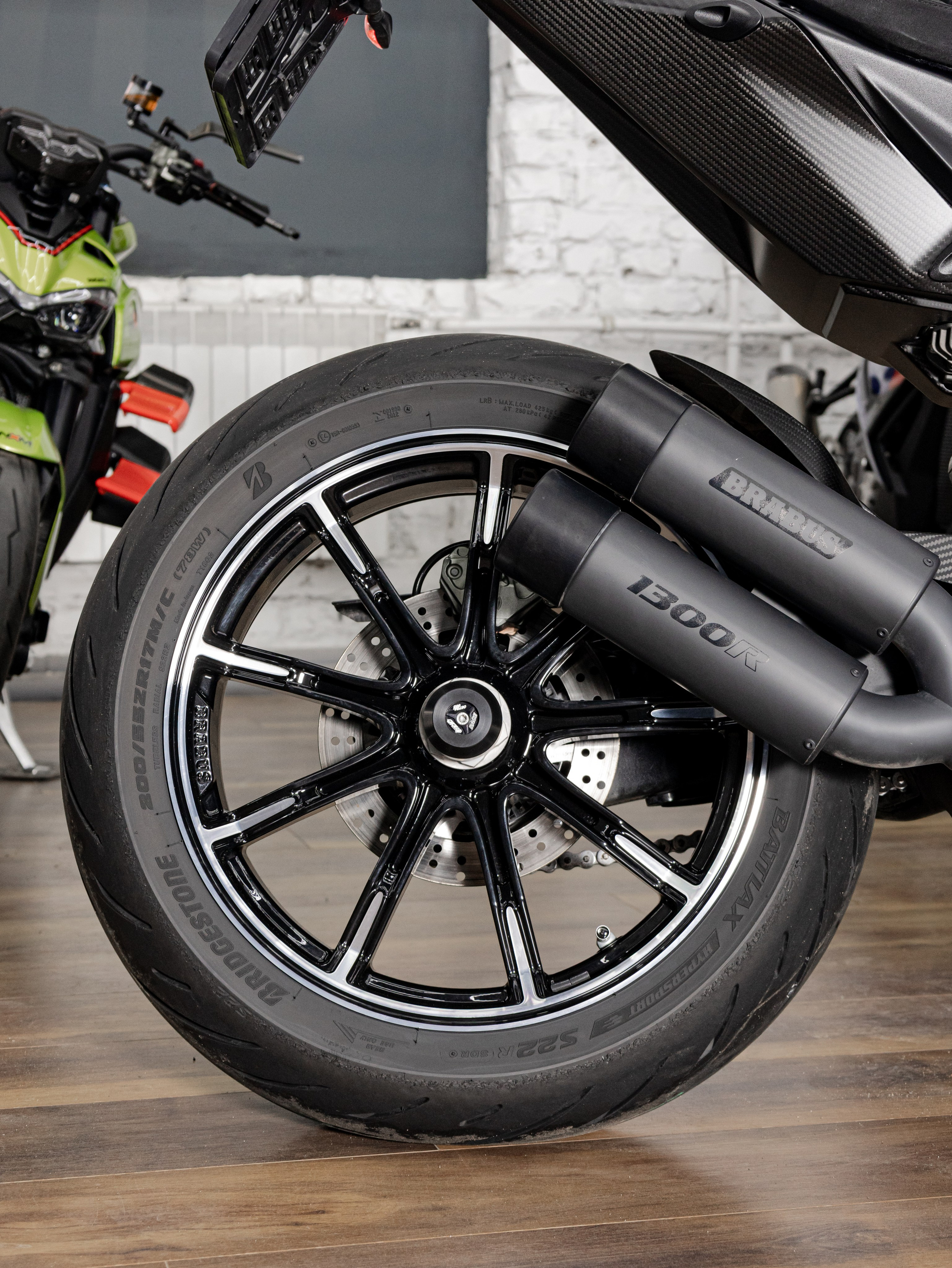 Фотосессия с мотоциклами и автомобилями. Предметный фотограф в Москве и Московской области