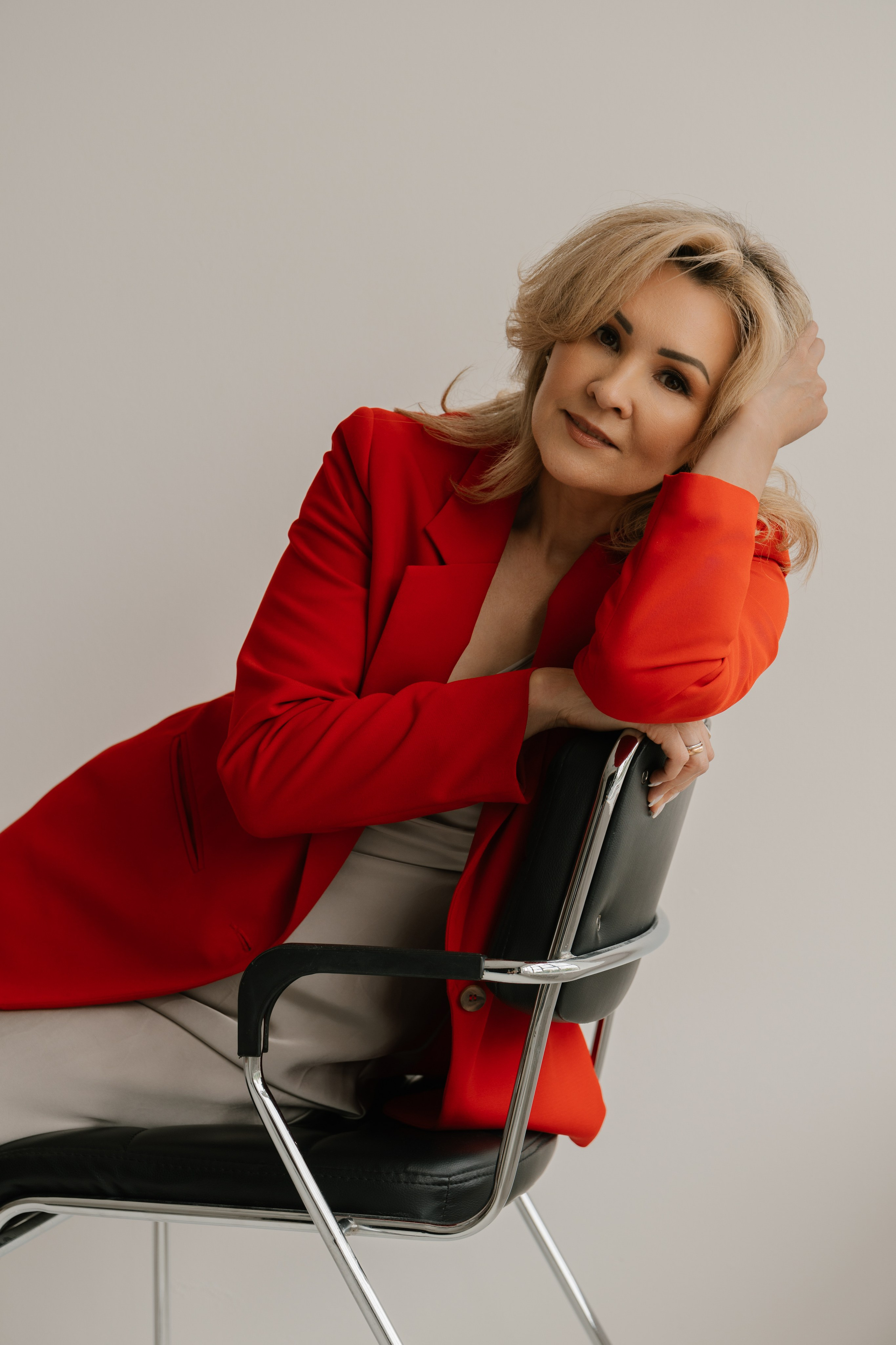 Ты в студии. Вита Овчинникова. Фотограф в Новосибирске. Снимаю женские портреты, контент для блогеров и брендов