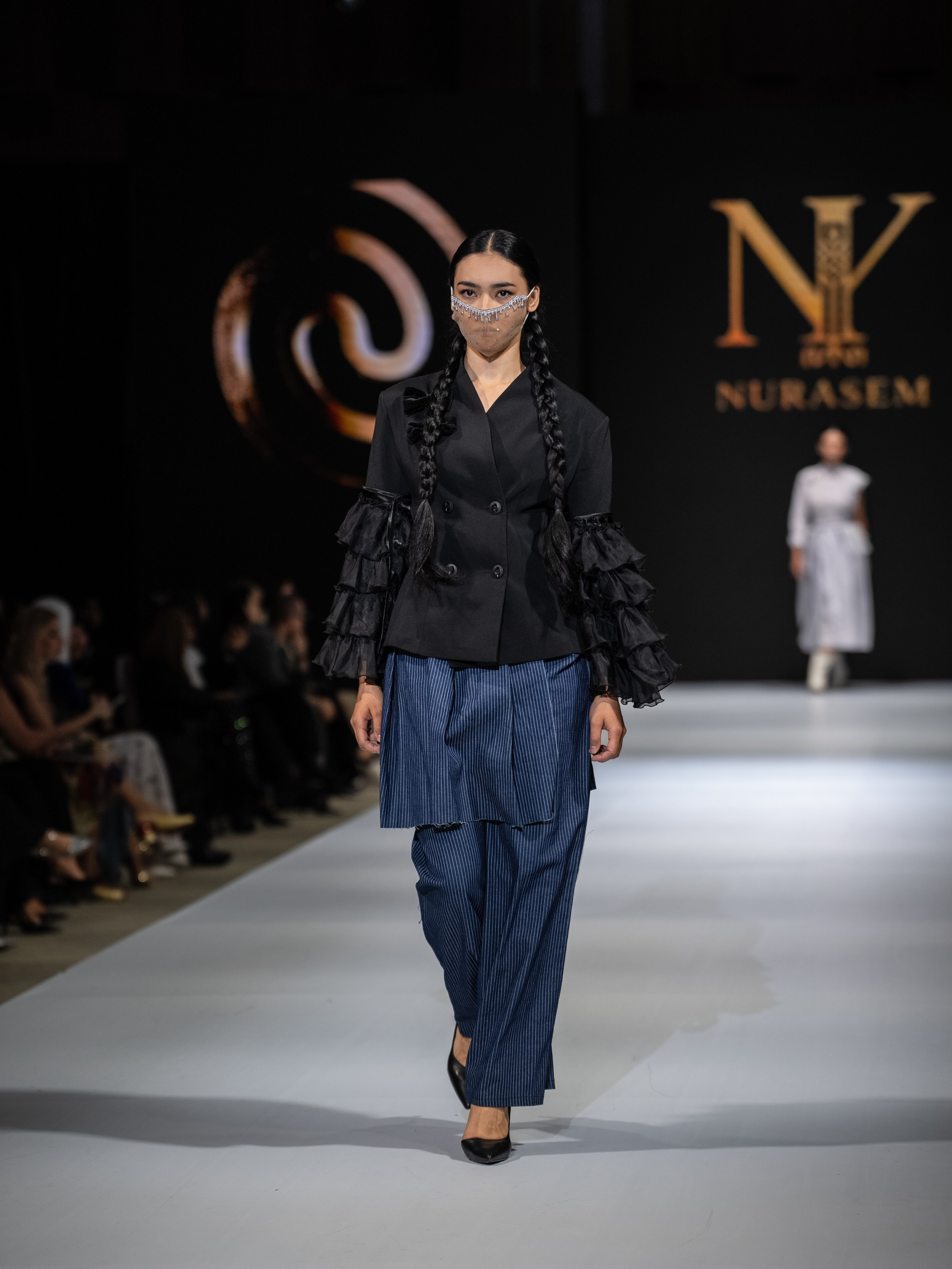 EURASIAN FASHION WEEK Nurasem. Сайт Алматинского НЮ АРТ, будуар и фэшн фотографа Дениса Карпенко
