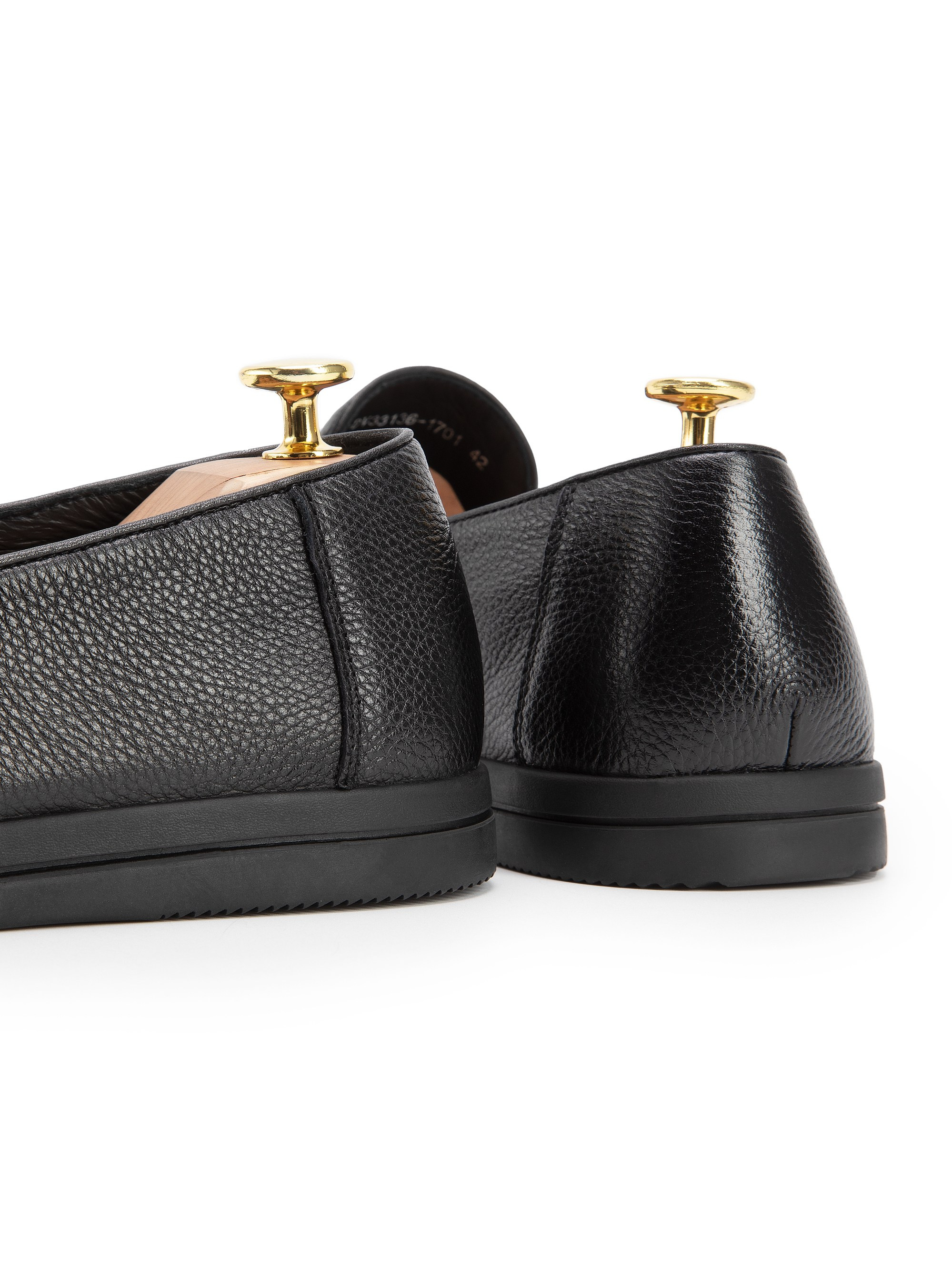 Каталожная фотография обуви. Фотограф в Москве Егор Гончаров