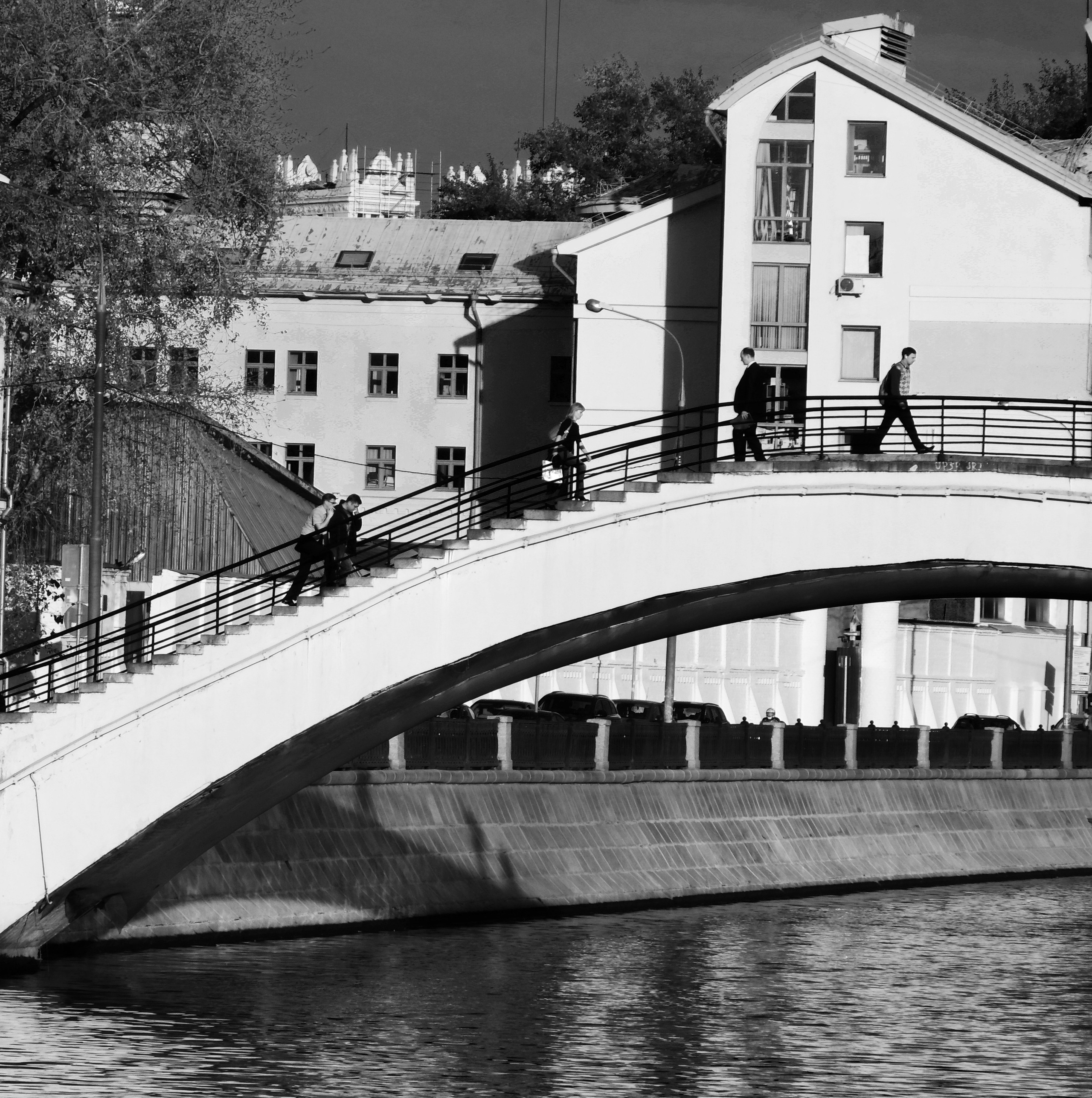 На улице. Главная