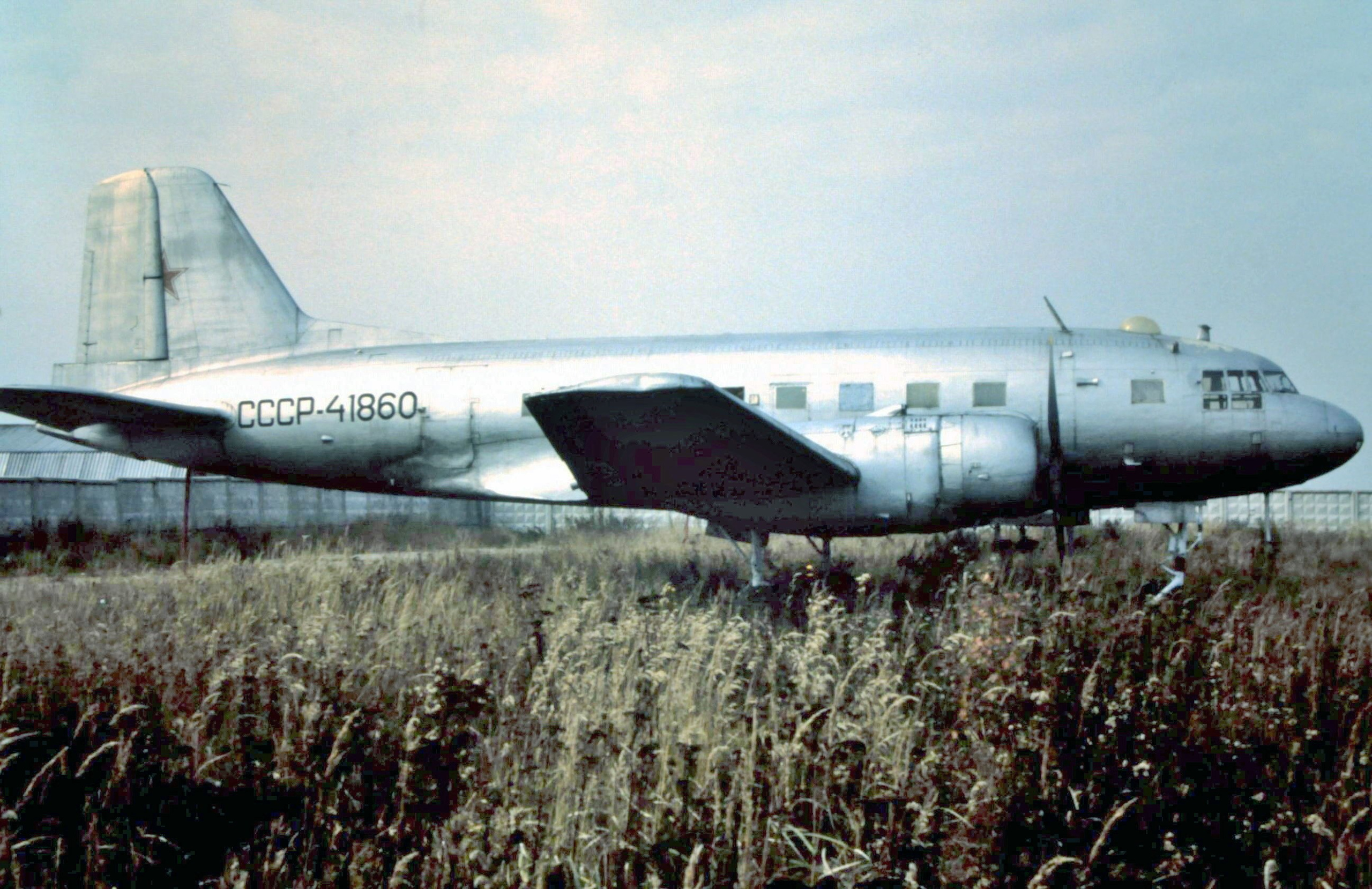 Ил-14 (Монино) — уничтожен. Фотоальбом показывающий увлекательный мир авиации и мир медведей Андрея Иванова