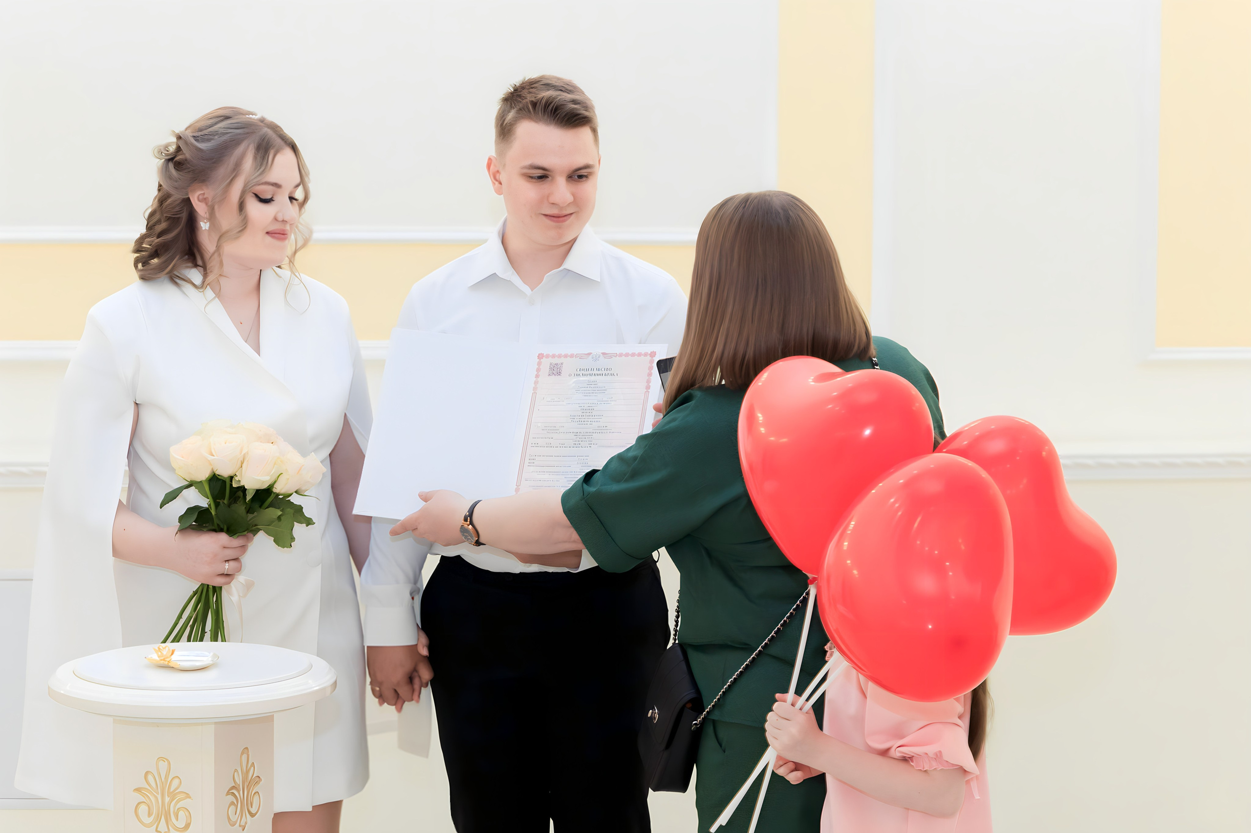 Регистрация в ЗАГс г. Королев + фотосессия в студии ЗАГСа г. Королев проспект Королева д. 14. Юлия Егорова | Свадебный фотограф, семейный фотограф Москва, МО • Портреты • репортажи • день рождения • Love Story • дети