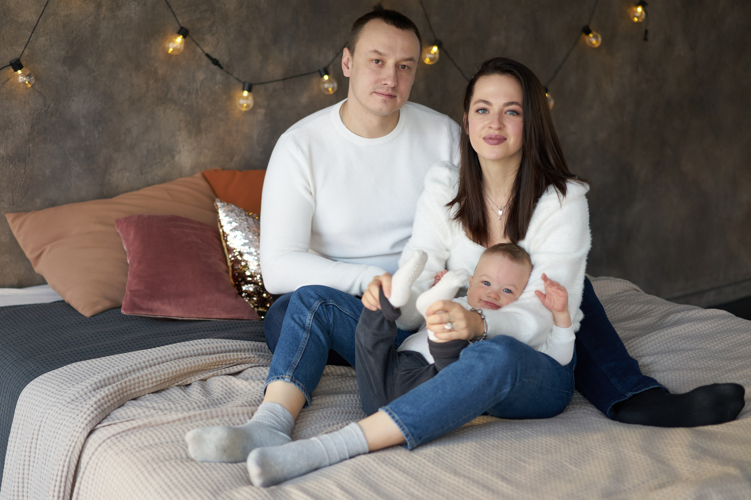 Семейная фотосессия в студии. Фотограф Екатеринбург Кокшарова Александра