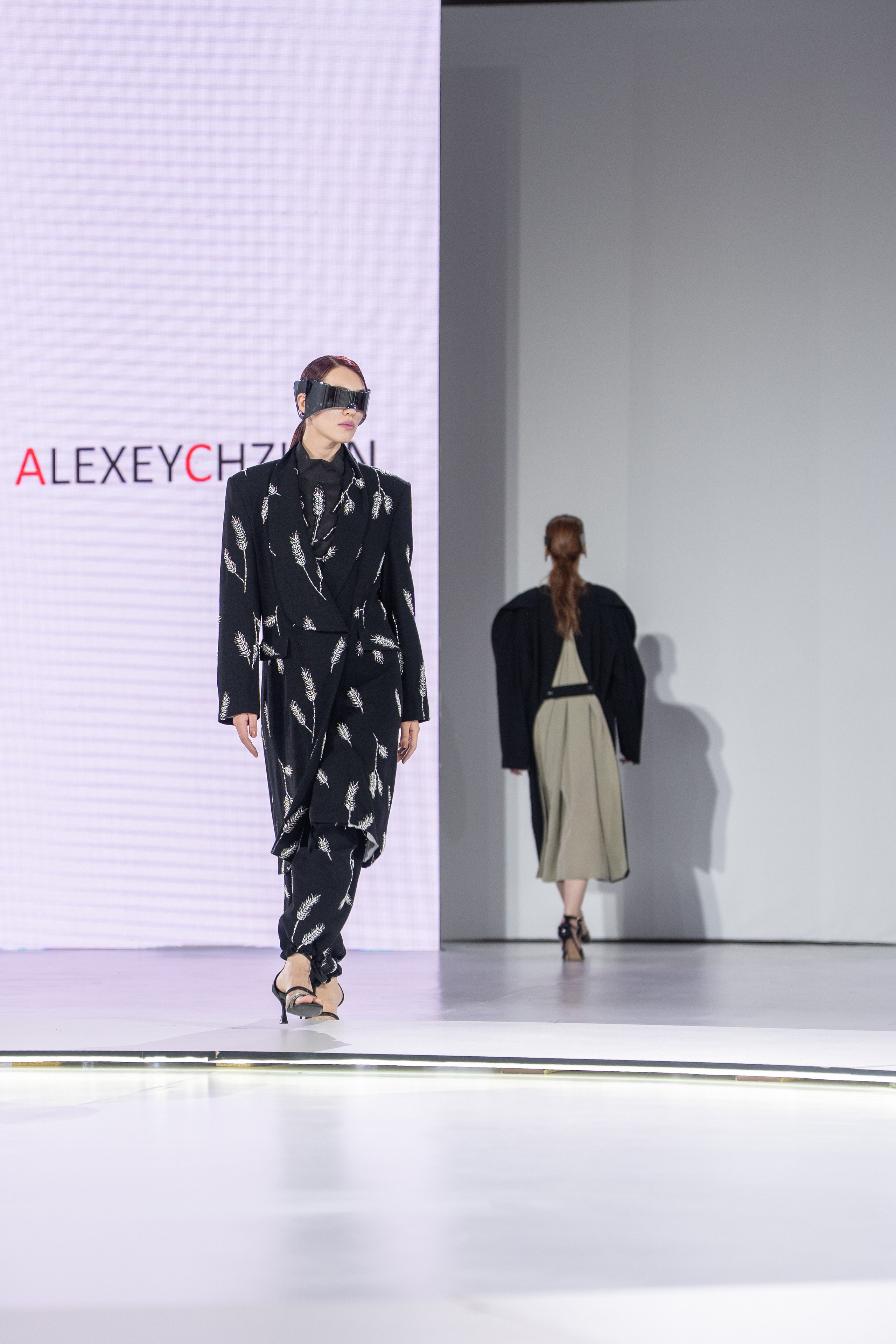 Дизайнер Alexey Czhen. Сайт Алматинского НЮ АРТ, будуар и фэшн фотографа Дениса Карпенко