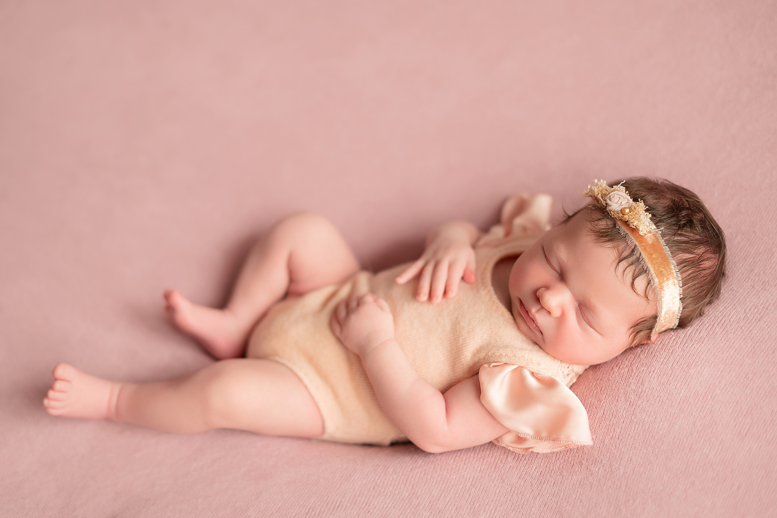 Первая фотосессия Эмилия. Детский и семейный фотограф в Красноярске. Фотосессии новорожденных малышей до 1 месяца