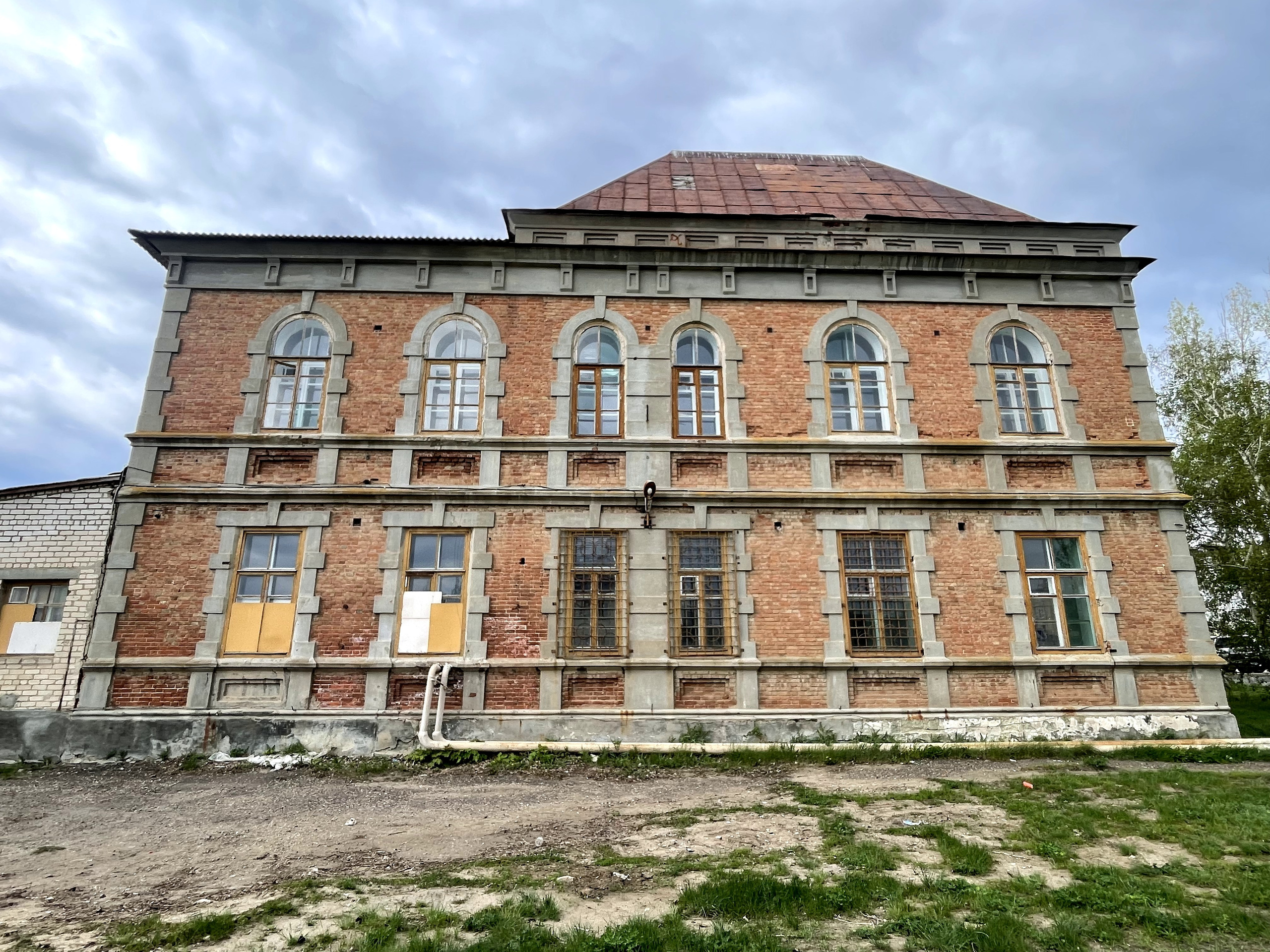 20 060 Здание из красного кирпича. ВИЗУАЛЬНЫЕ И ЗВУКОВЫЕ РЕШЕНИЯ ДЛЯ БИЗНЕСА И СЪЁМОК ТЕЛЕТЕЛА