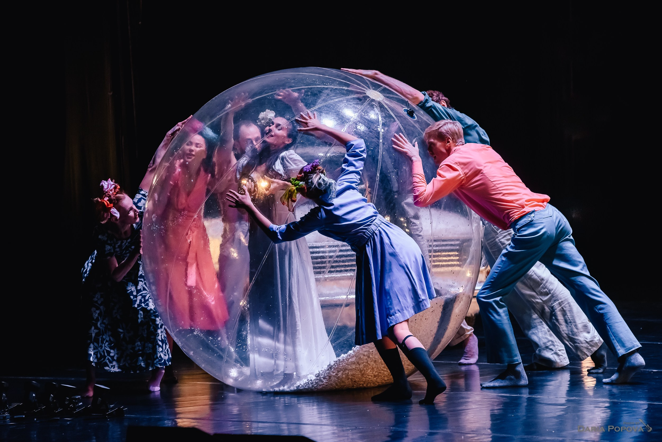 Спектакль «После вовлечённости. Диптих. Часть II.». Художник по свету Максим Сергачев