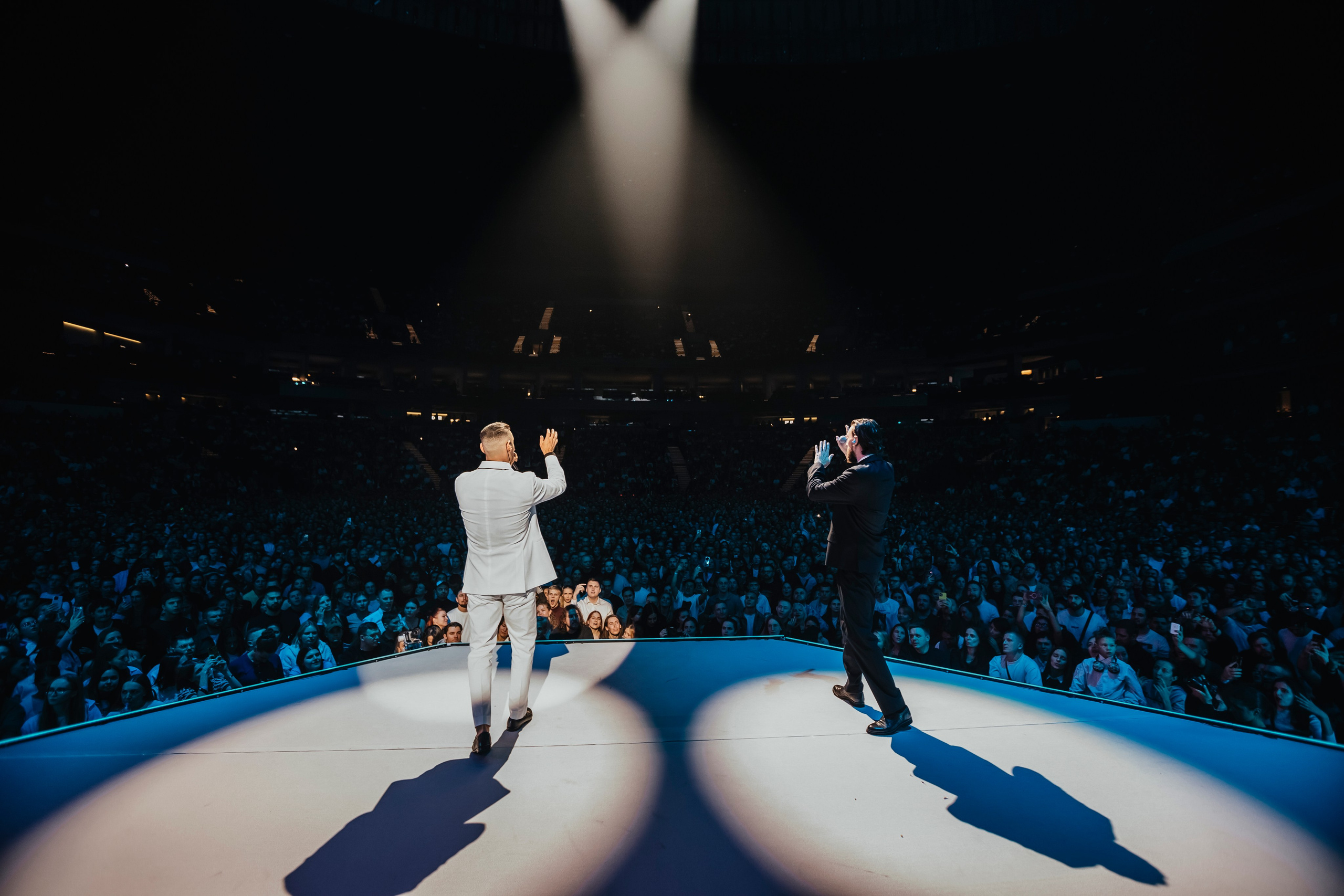 Концерт L’ONE с хором и симфоническим оркестром в Live Арене 19 октября 2025. Репортажный, event, концертный и backstage фотограф из Москвы Виталий Кривцов