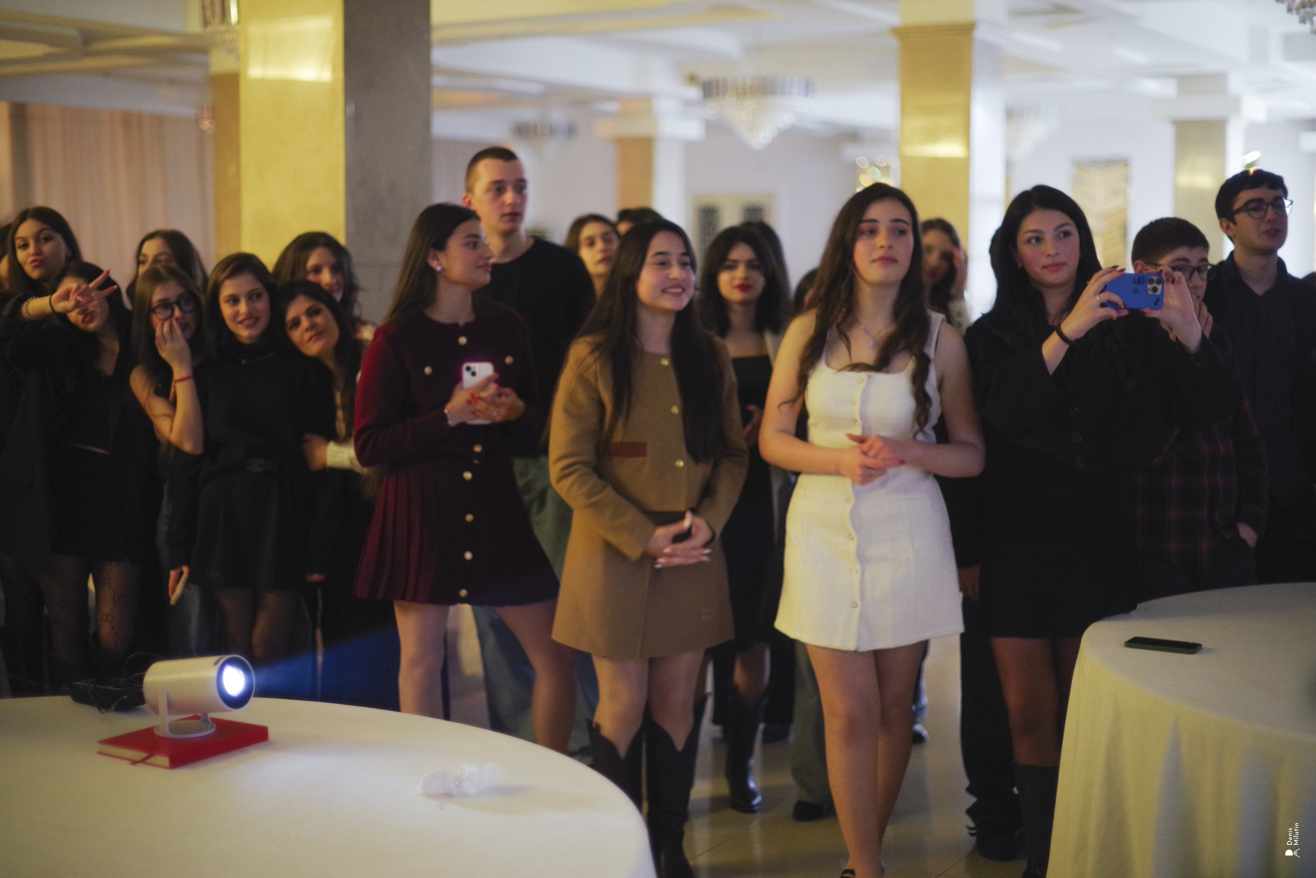 English Versale. Портретный фотограф Денис Милютин