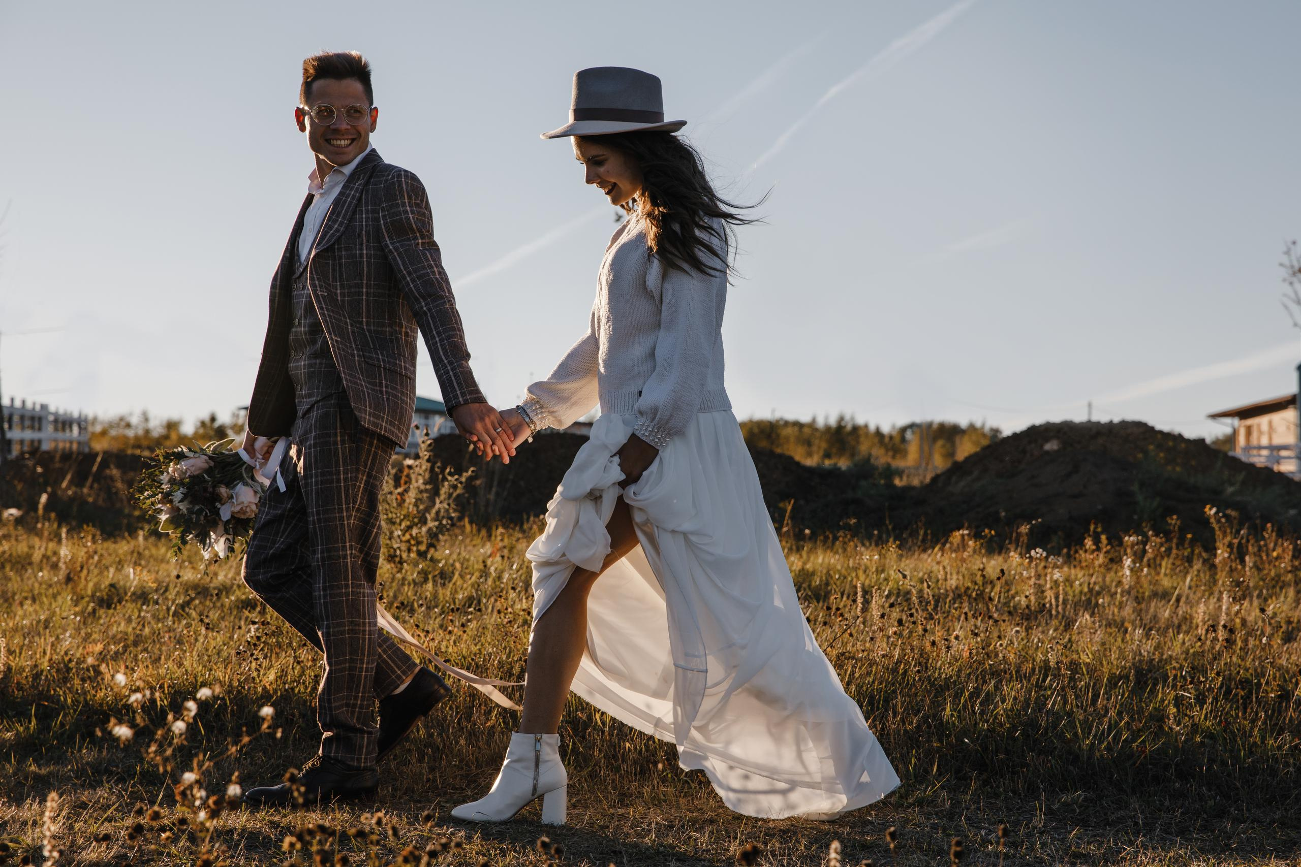 У домика. Свадебный фотограф москва