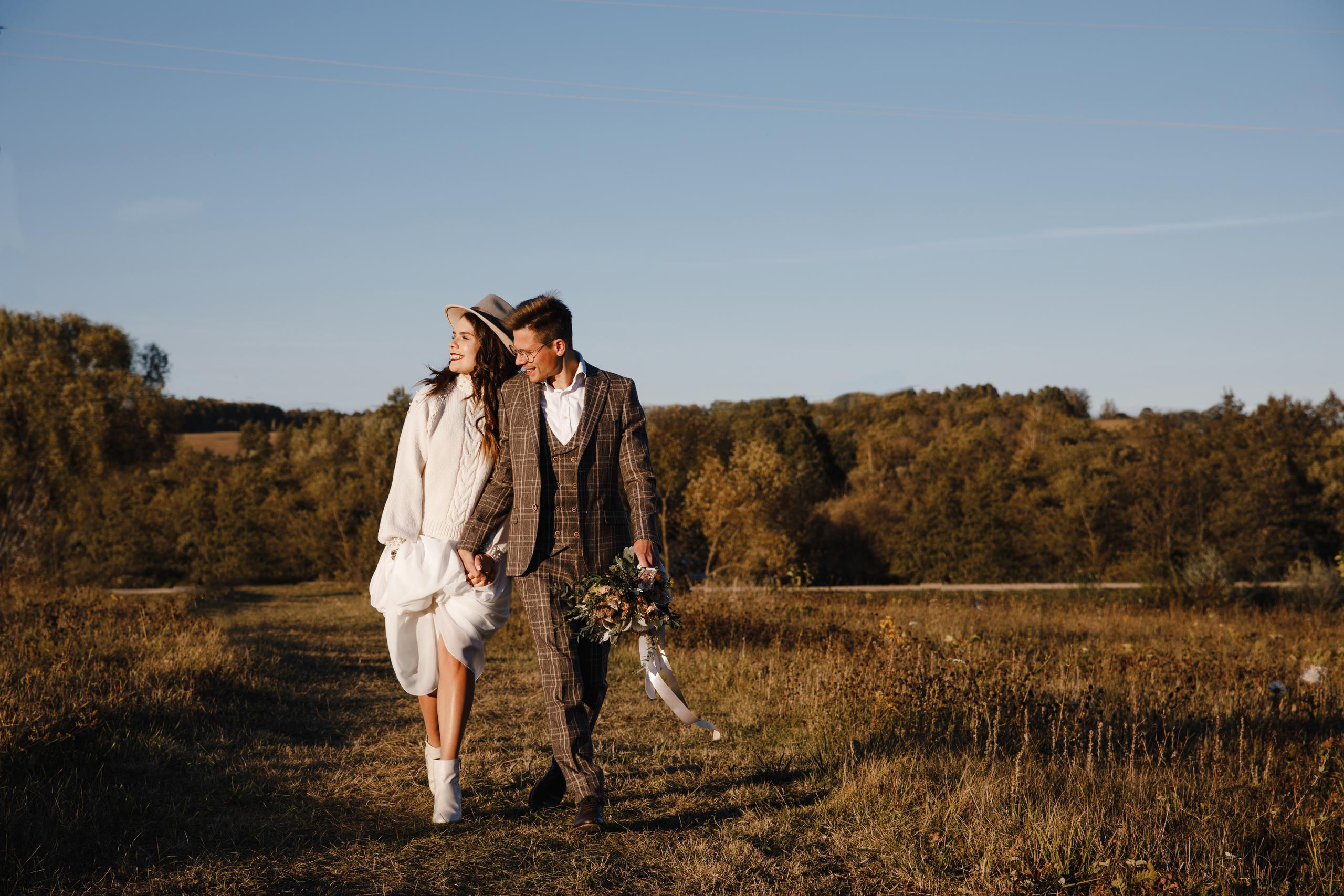 У домика. Свадебный фотограф москва