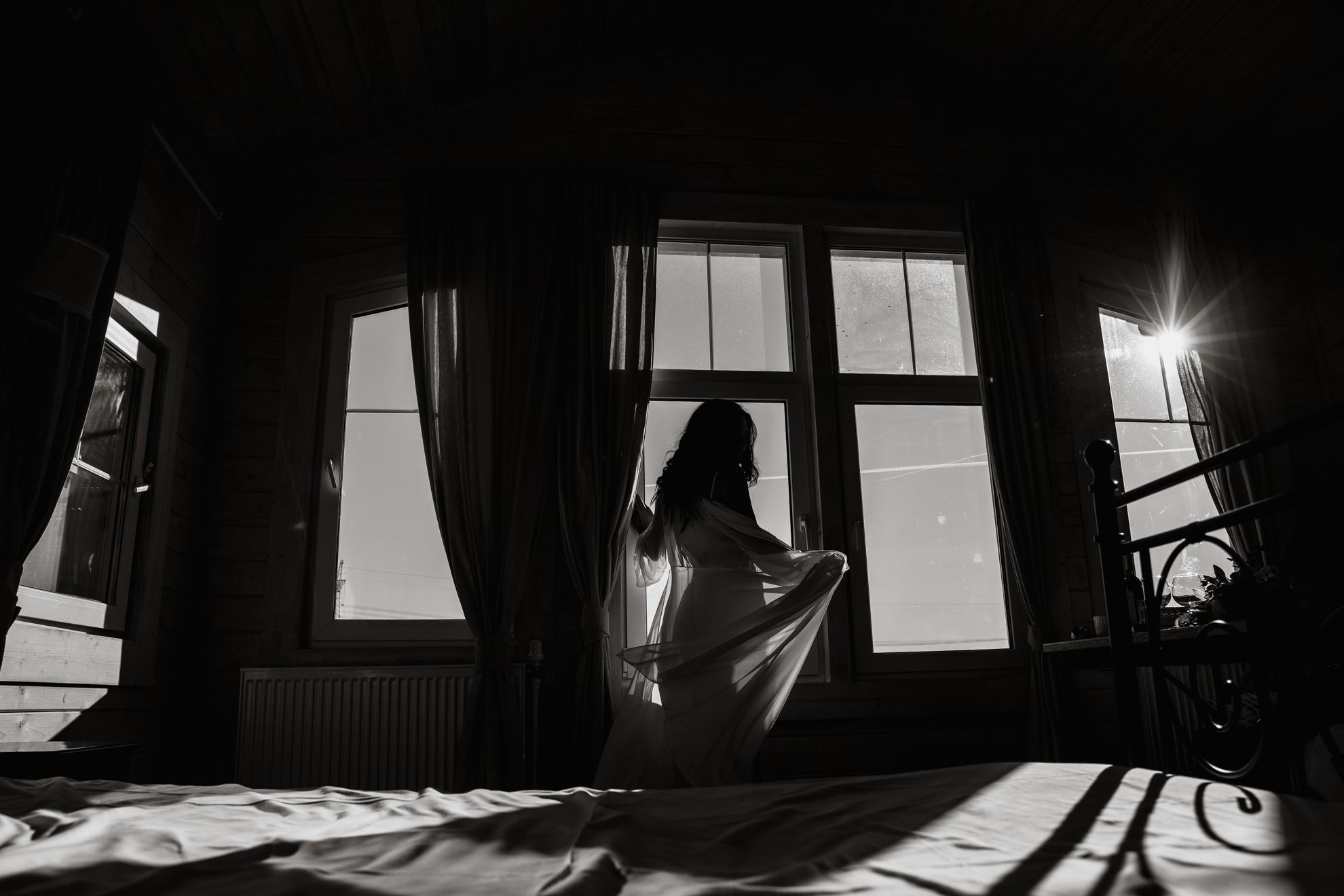 У домика. Свадебный фотограф москва