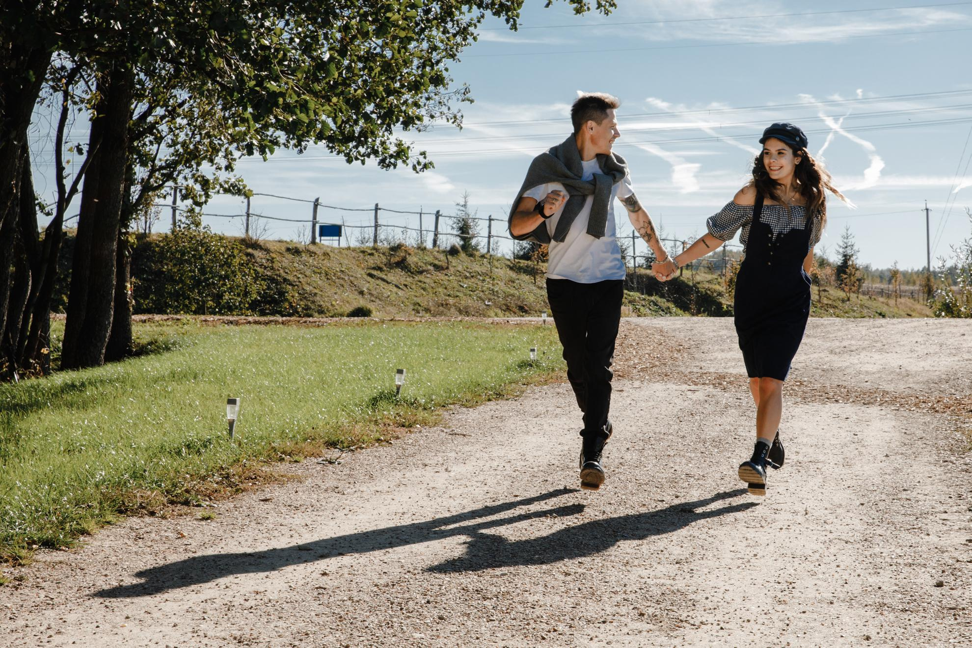 У домика. Свадебный фотограф москва