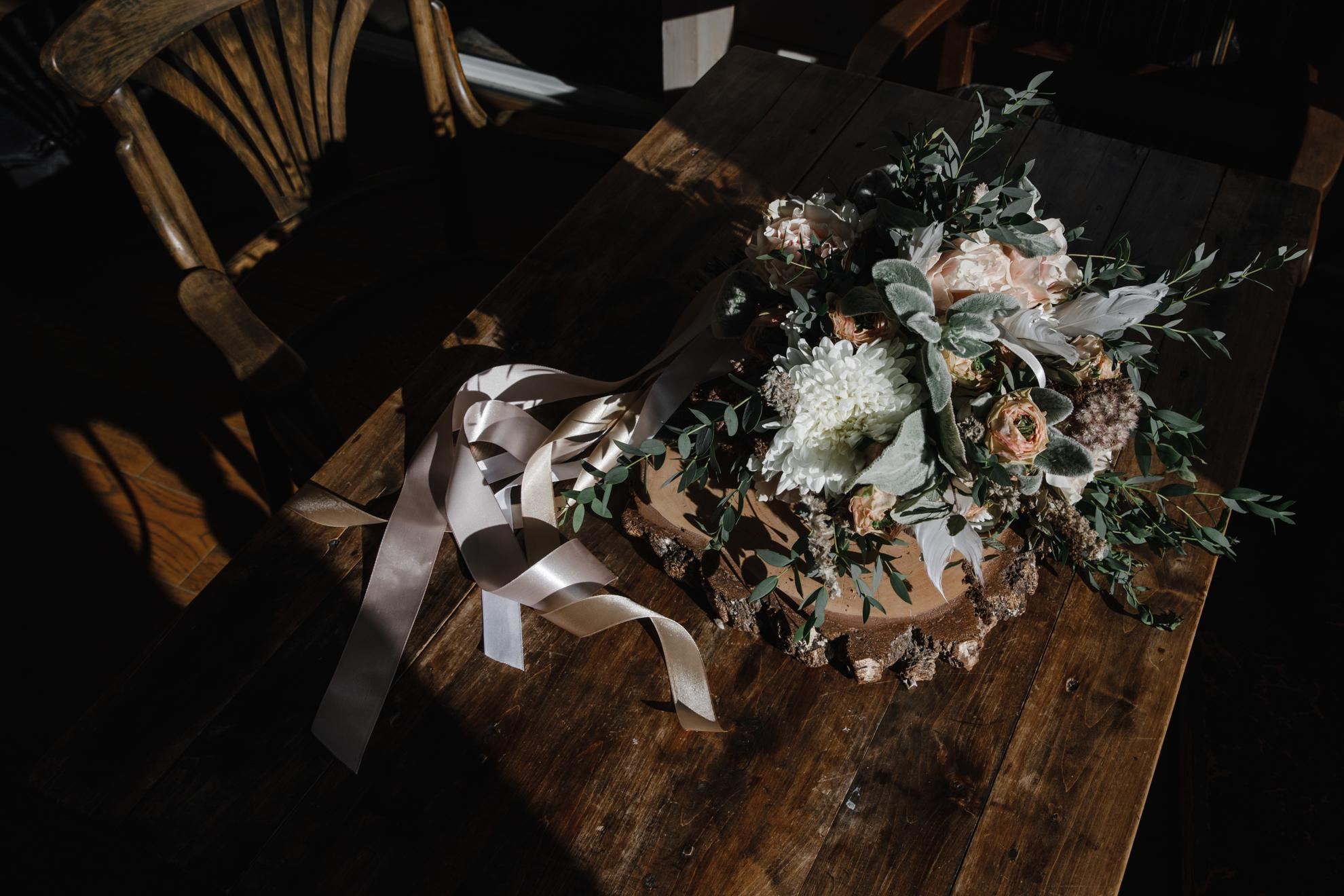 У домика. Свадебный фотограф москва