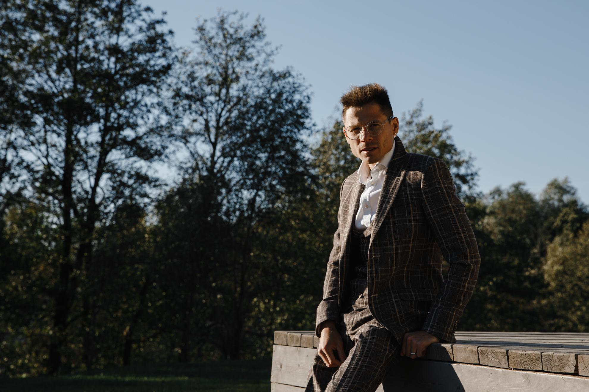 У домика. Свадебный фотограф москва