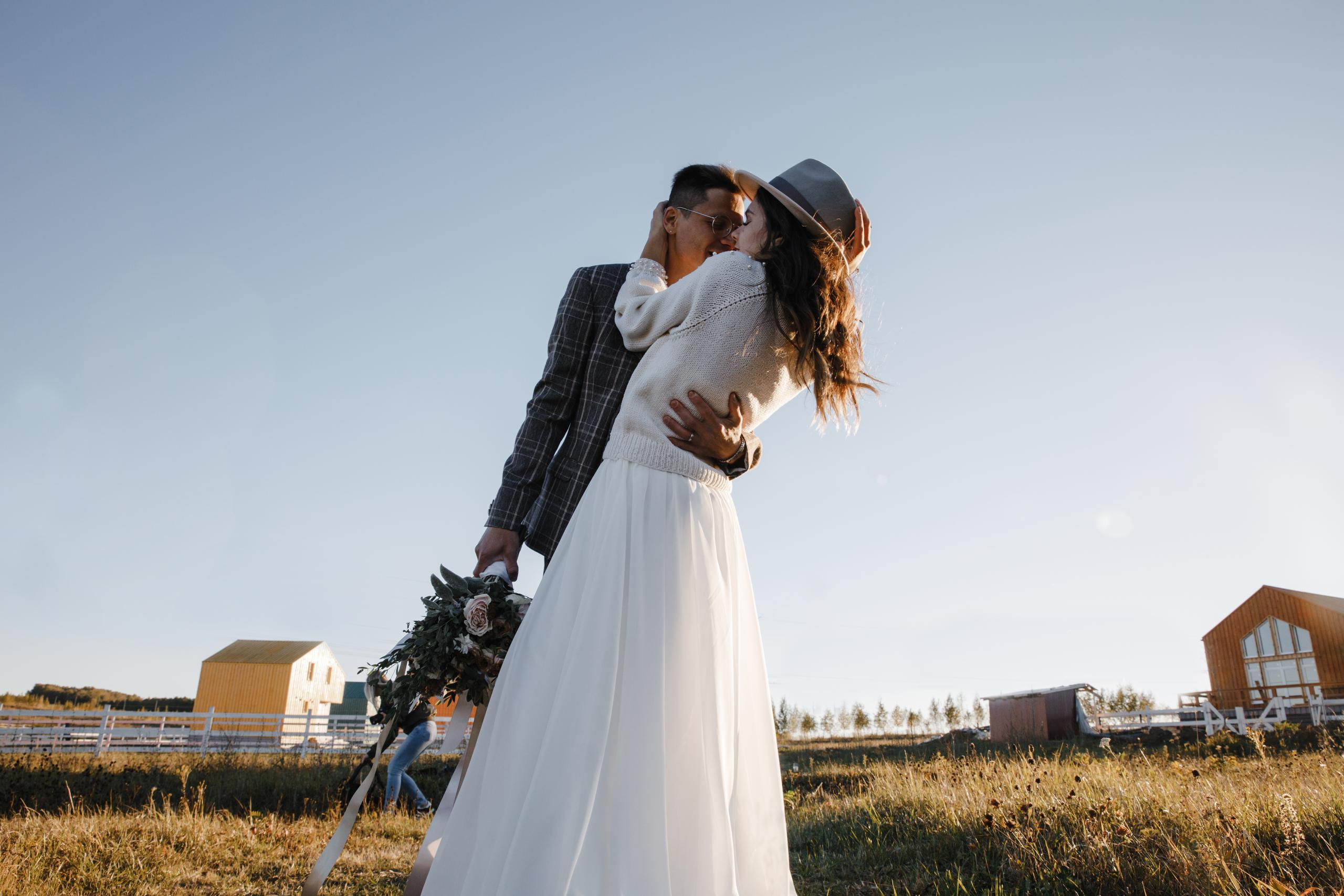 У домика. Свадебный фотограф москва