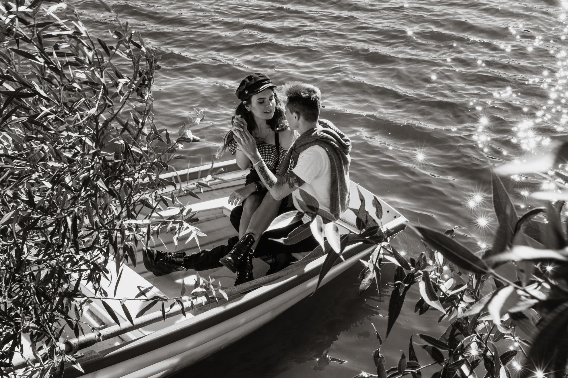 У домика. Свадебный фотограф москва