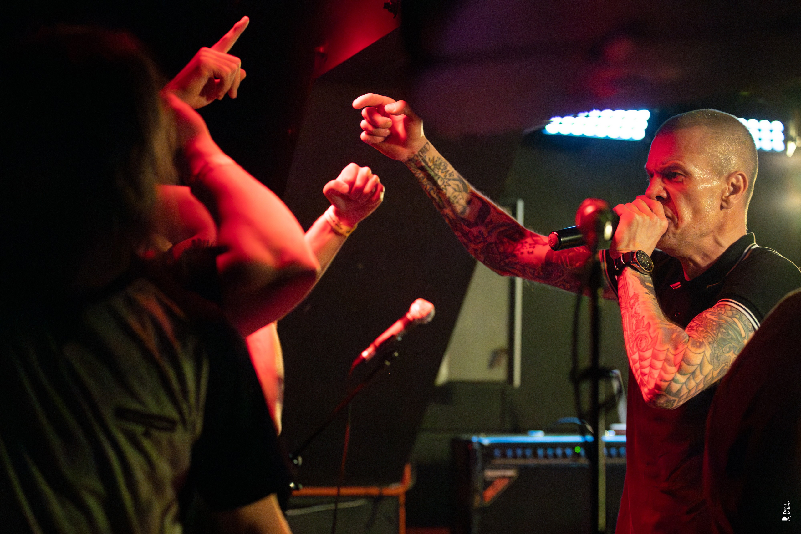 Рядом Ассенизаторы. Портретный фотограф Денис Милютин