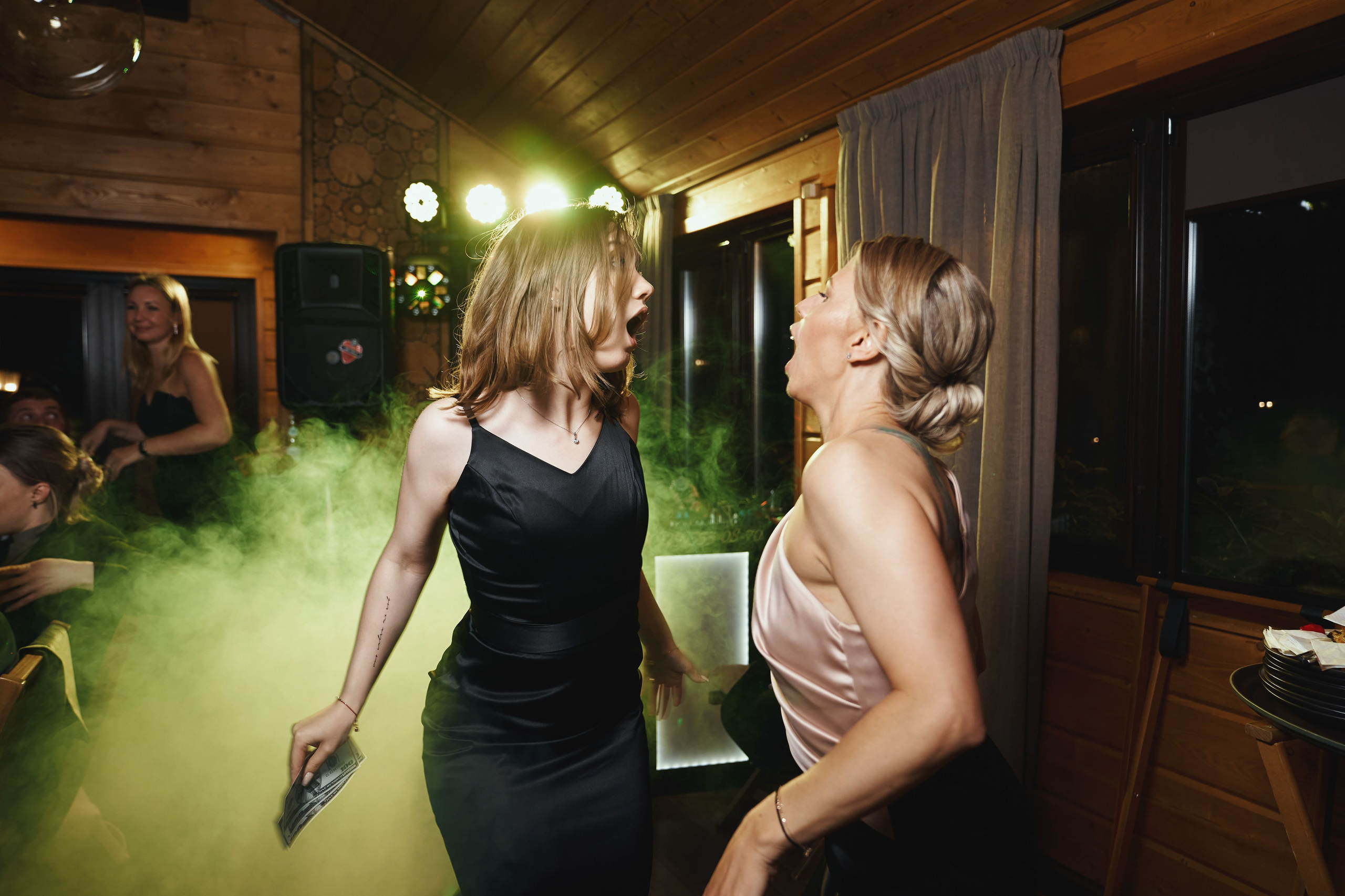 Свадьба Николая и Ирины в Золотом сазане, большая беседка