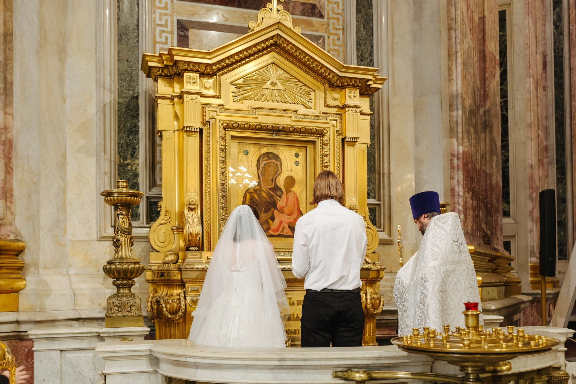 Венчание в центре Исаакиевского собора, где провести венчание в СПб, как записаться, сколько стоит венчание в Санкт-Петербурге, душевный батюшка на венчание