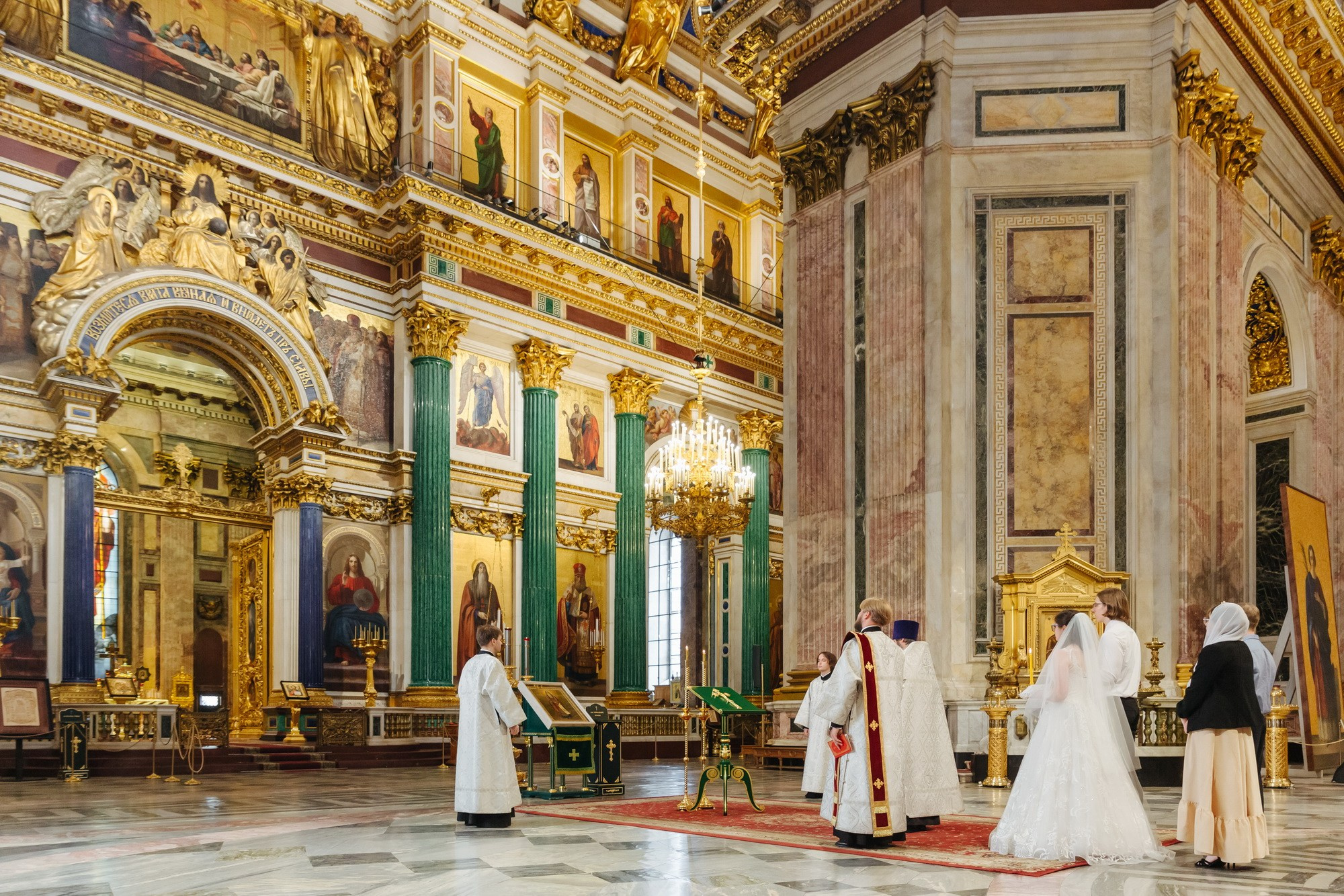 Венчание в центре Исаакиевского собора, где провести венчание в СПб, как записаться, сколько стоит венчание в Санкт-Петербурге, душевный батюшка на венчание