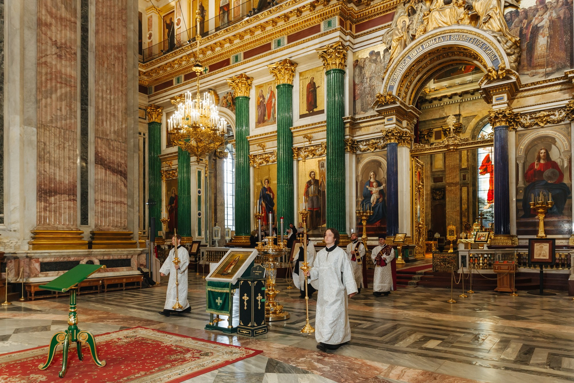 Венчание в центре Исаакиевского собора, где провести венчание в СПб, как записаться, сколько стоит венчание в Санкт-Петербурге, душевный батюшка на венчание