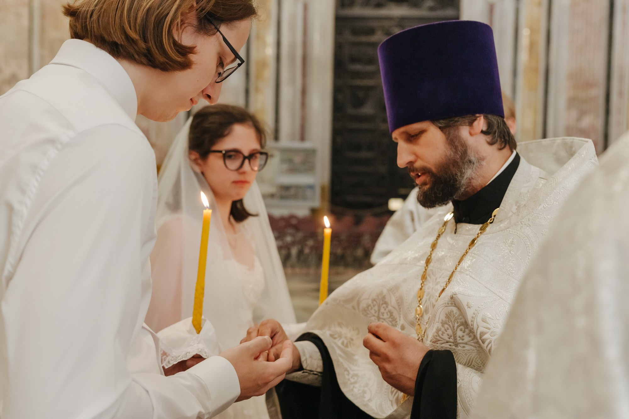 Венчание в центре Исаакиевского собора, где провести венчание в СПб, как записаться, сколько стоит венчание в Санкт-Петербурге, душевный батюшка на венчание