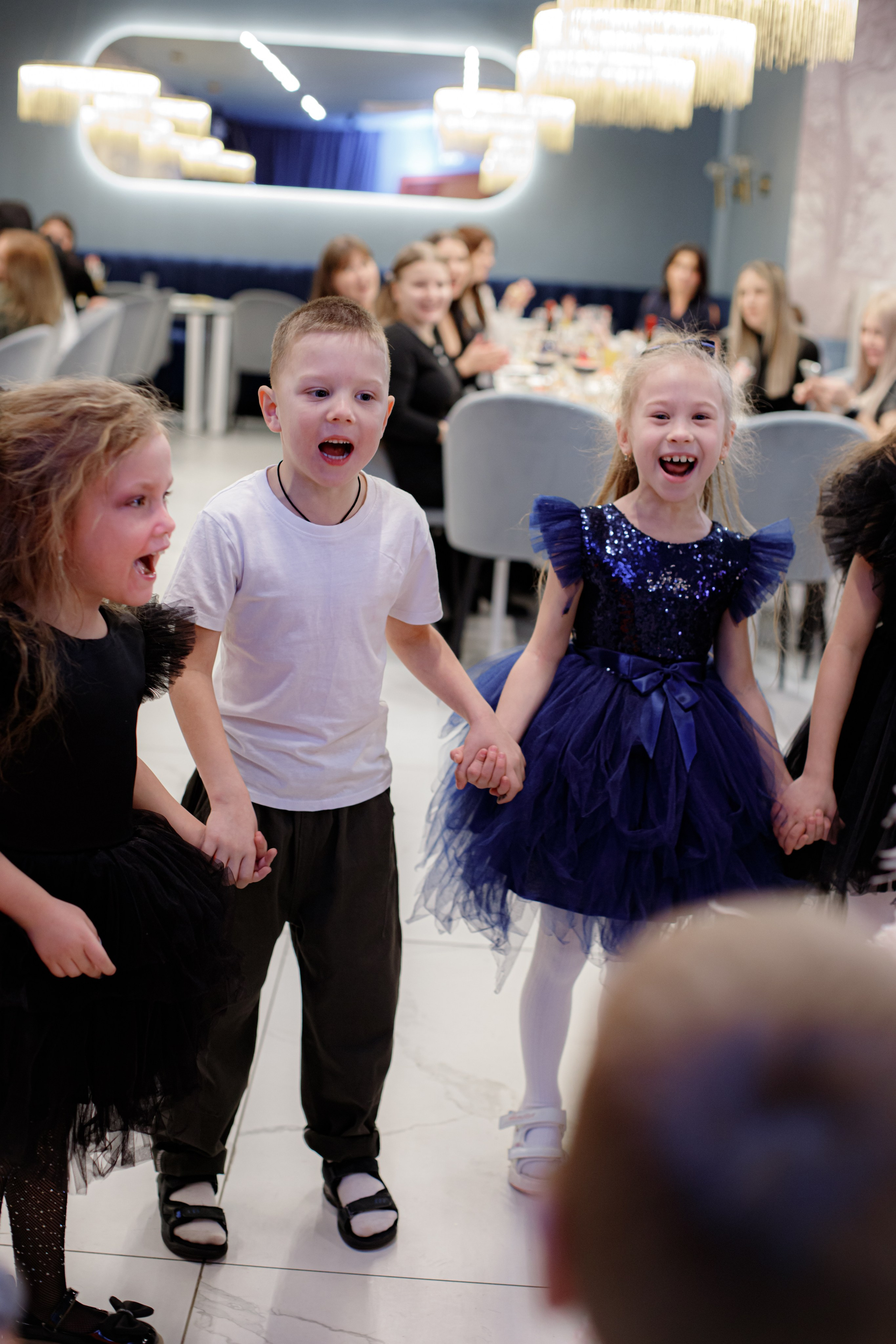 ASIA'S BIRTHDAY PARTY. Photokarish