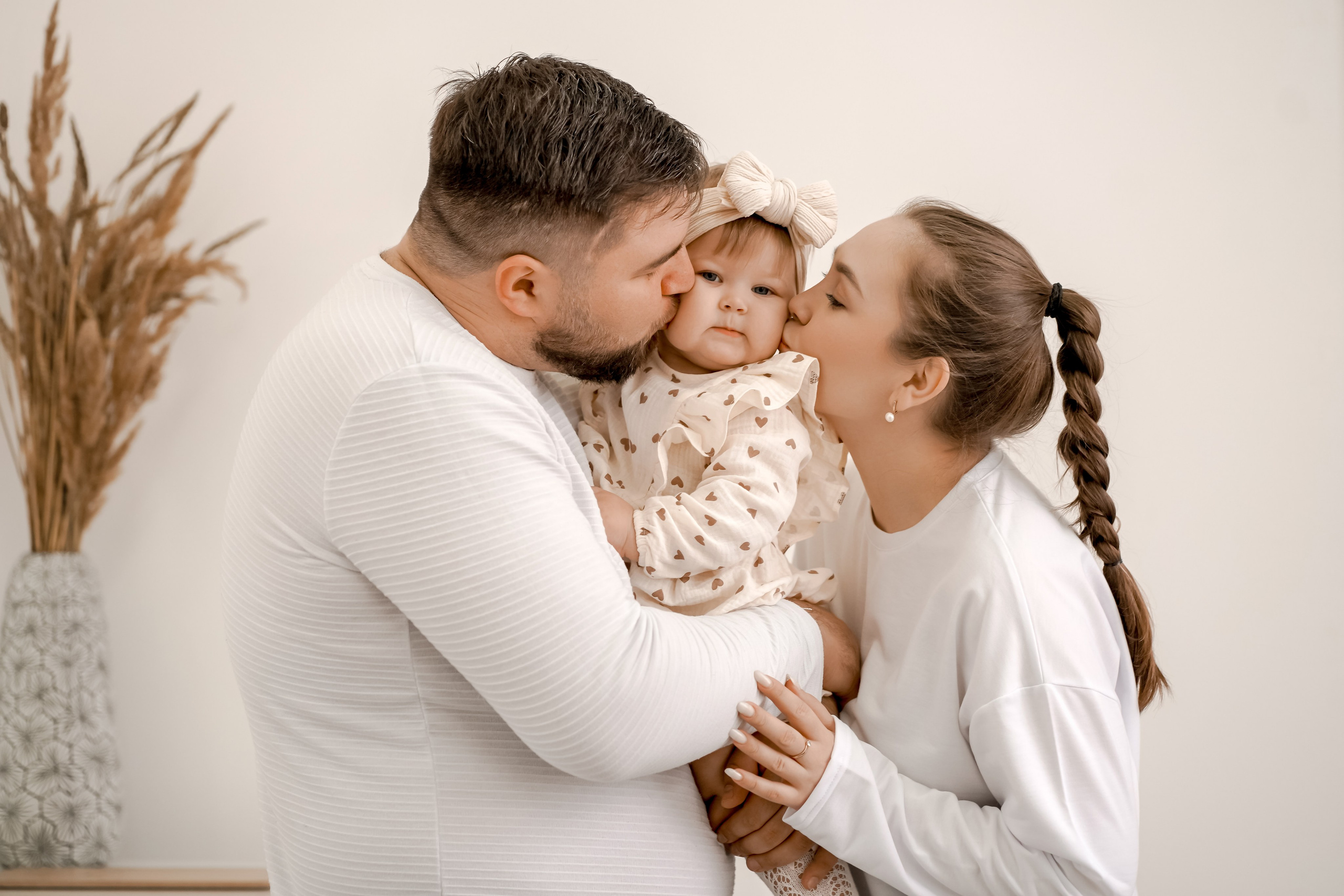 Семейная новогодняя фотосъемка в студии. Фотограф Ким Наталья в Красноярске