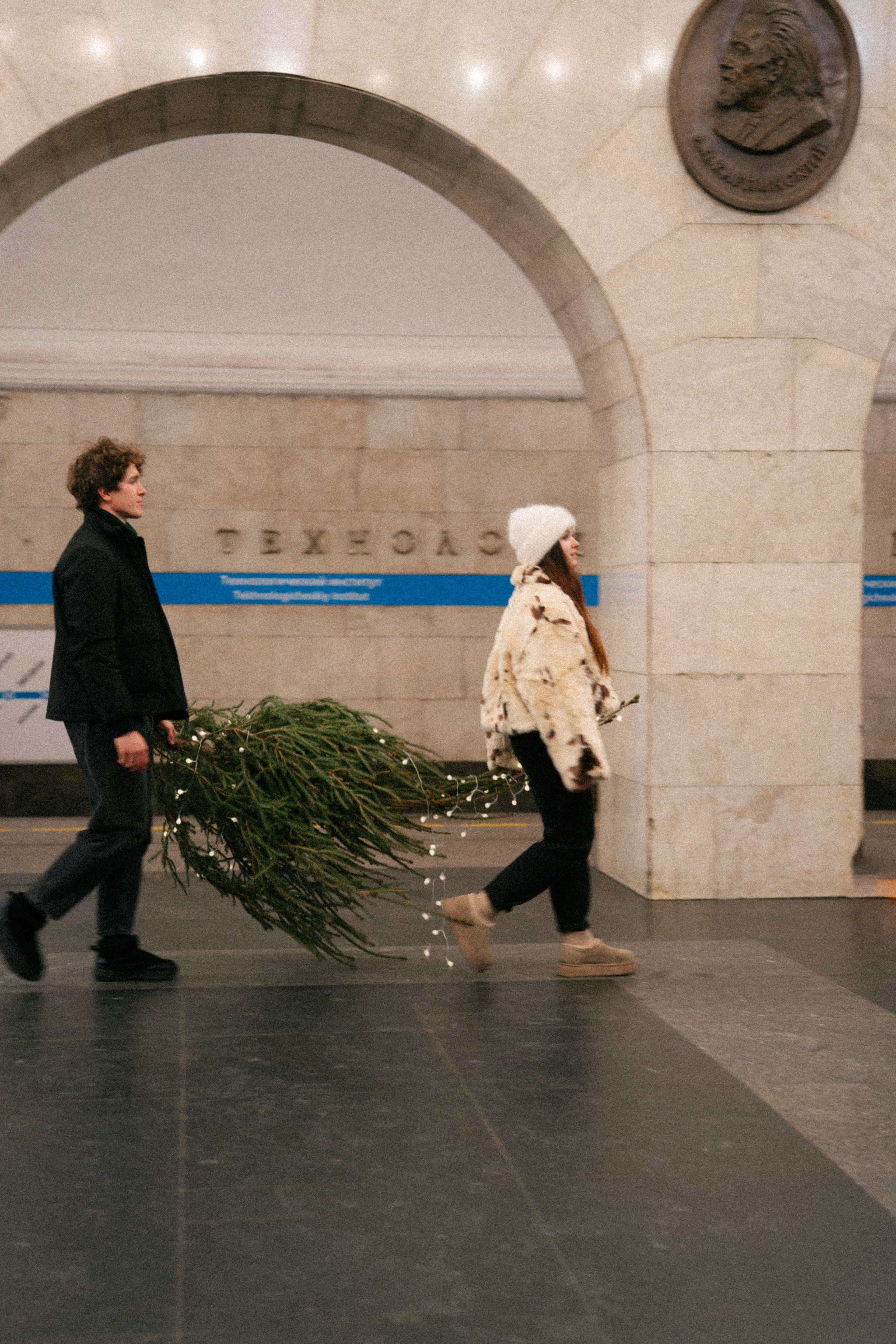 НОВОГОДНЯЯ ПРОГУЛКА ПАРЫ ПО ЧЕРНЫШЕВСКОЙ ПЕРЕД НОВЫМ ГОДОМ. Профессиональный фотограф, Санкт-Петербург — Виктория Богомолова