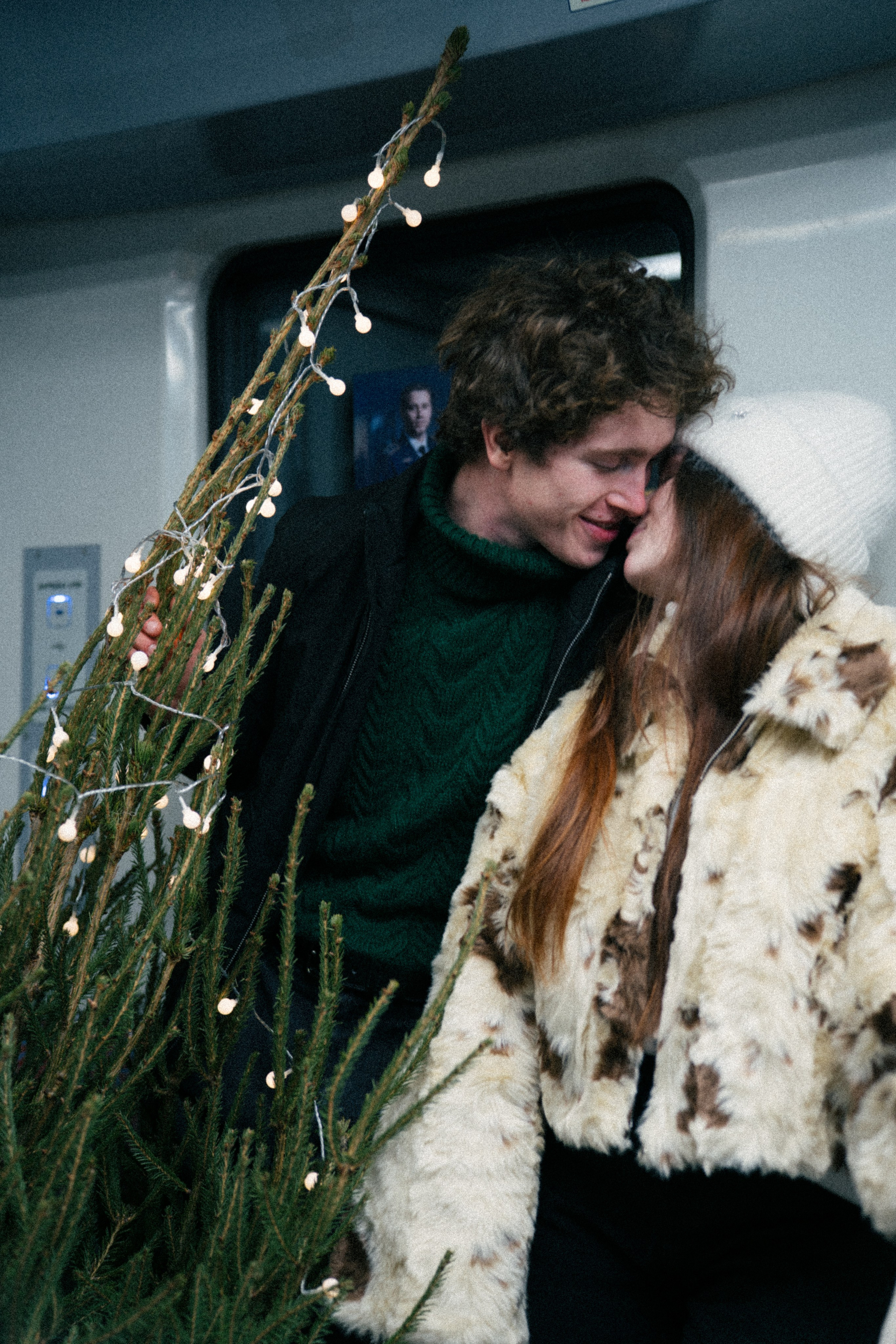 НОВОГОДНЯЯ ПРОГУЛКА ПАРЫ ПО ЧЕРНЫШЕВСКОЙ ПЕРЕД НОВЫМ ГОДОМ. Профессиональный фотограф, Санкт-Петербург — Виктория Богомолова