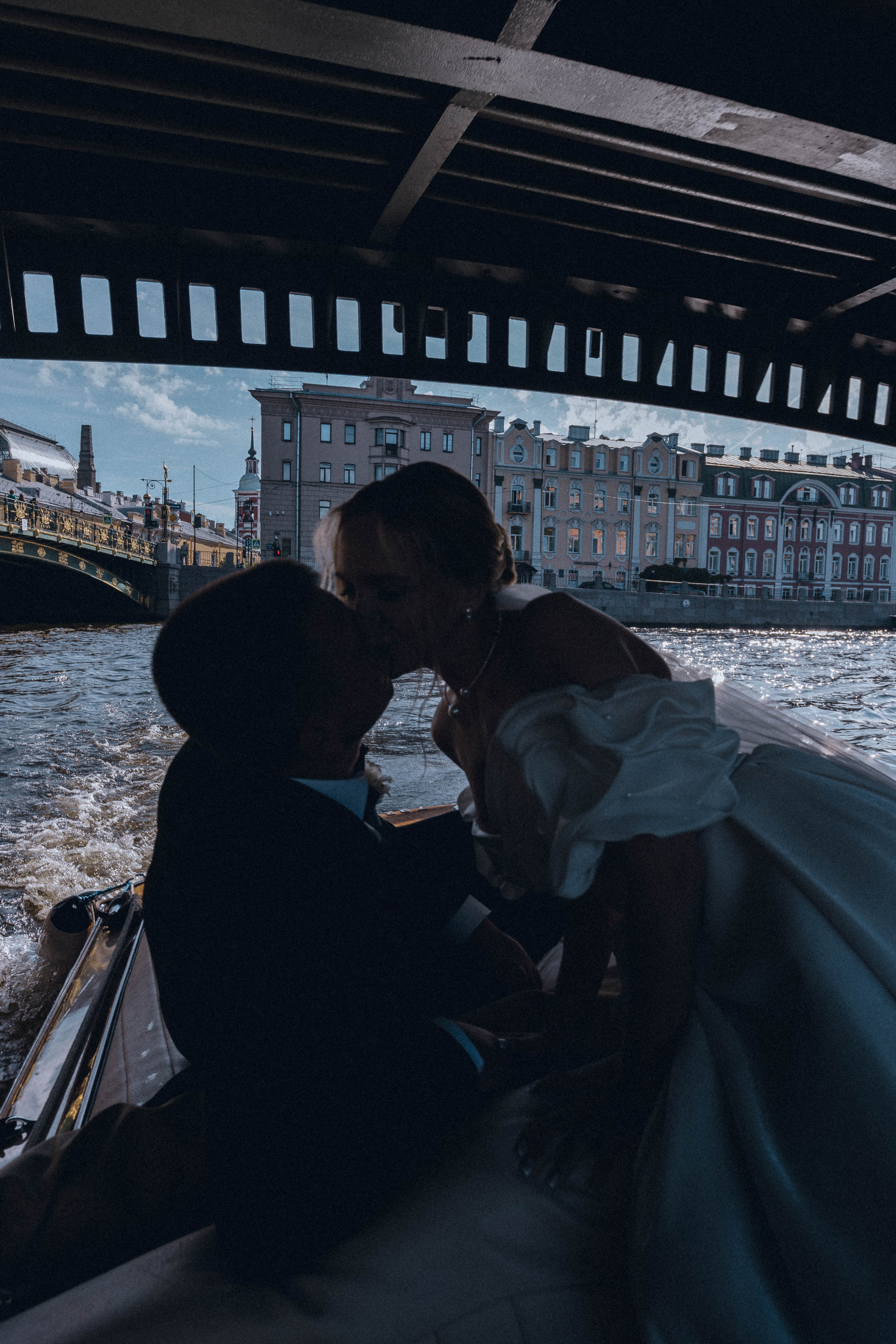 СВАДЕНБНАЯ СЬЕМКА НА КАТЕРЕ ПО КАНАЛАМ САНКТ-ПЕТЕРБУРГА И В АКВАТОРИИ НЕВЫ. Профессиональный фотограф, Санкт-Петербург — Виктория Богомолова