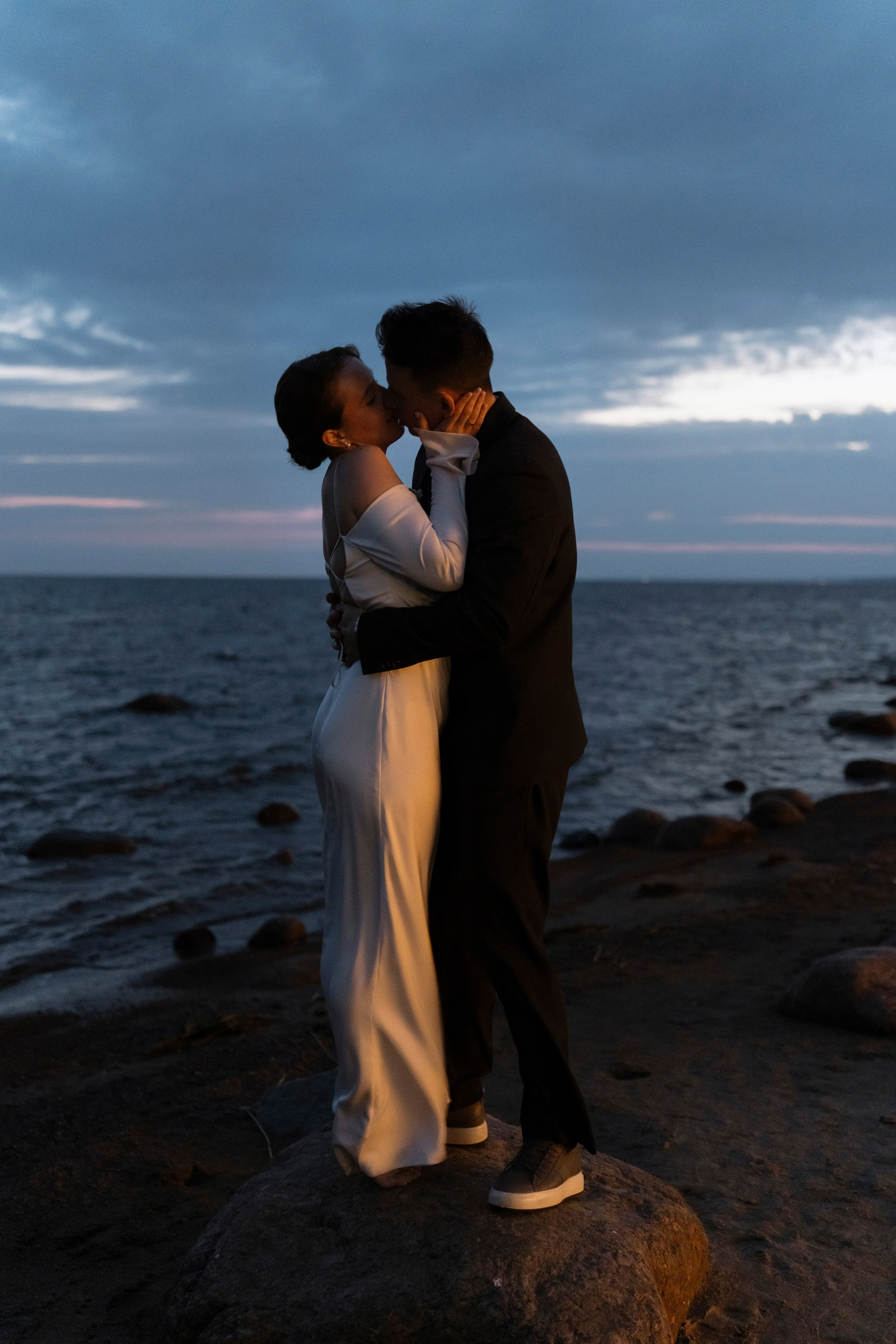 Лёня и Юля. Питер. От утра в отеле до вечеринки в ресторане на заливе. Цифра и плёнка. Свадебный фотограф Катерина Чулкова