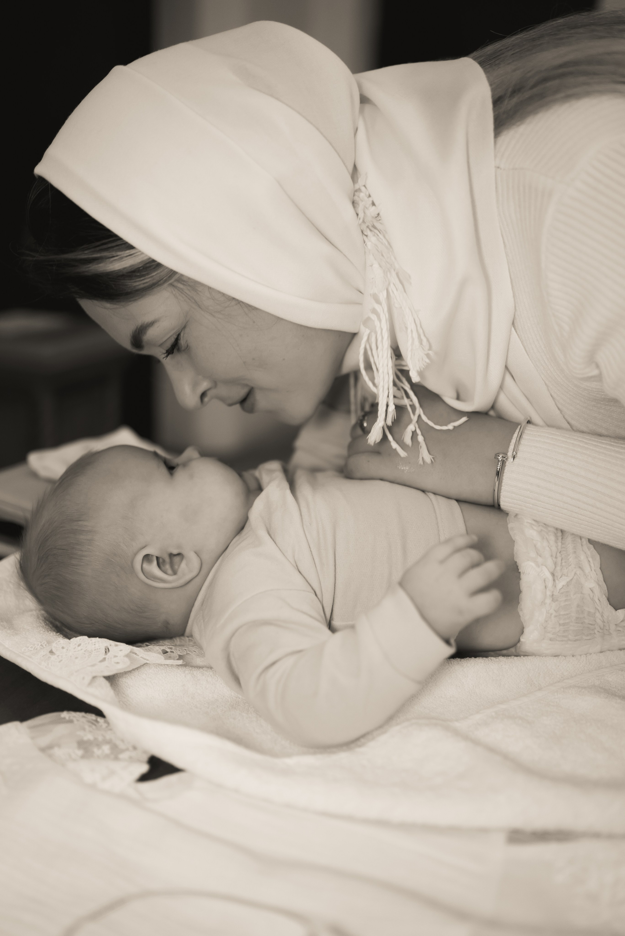 Крещение в храме Серафима Саровского  в Раеве г. Москва. Фотограф Ксения Огородова портфолио