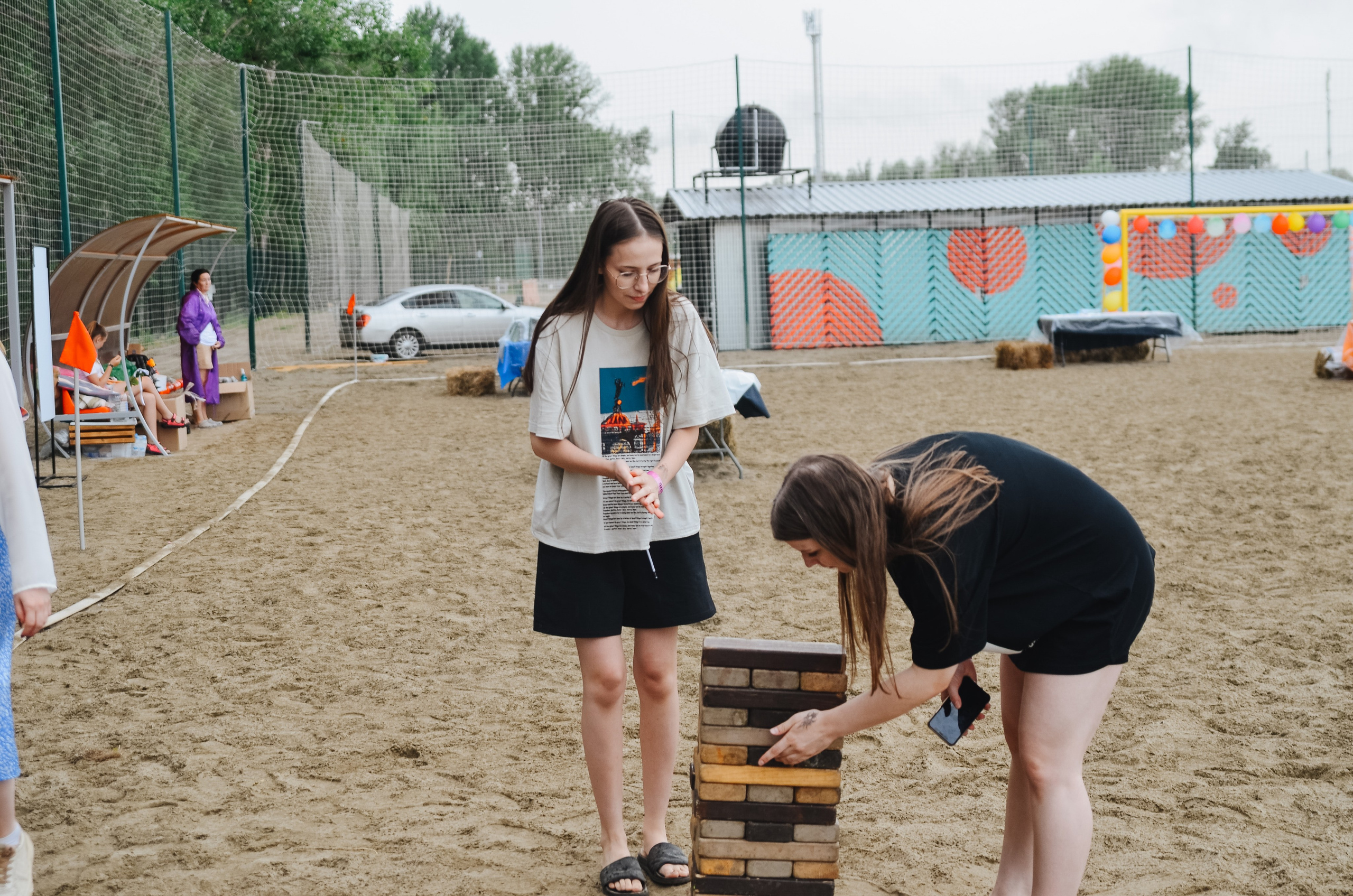Фестиваль «Грань» 2025. Спортивная площадка. Денисова Аля — фотограф для парных съемок и индивидуальных историй в Барнауле