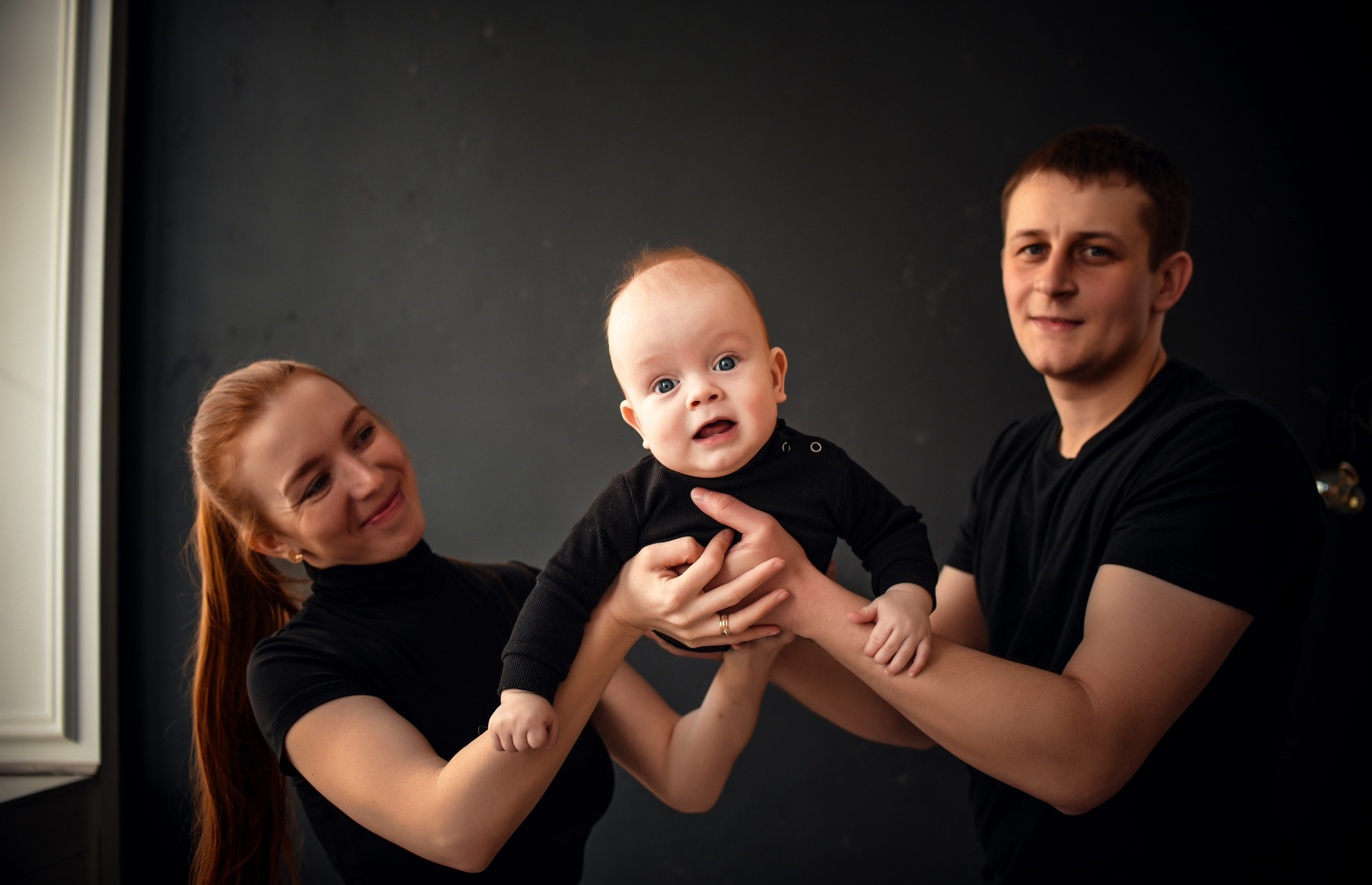 Семейная студийная фотосессия 3. Свадебный, семейный, детский, контент фотограф в Омске Максим Ильин