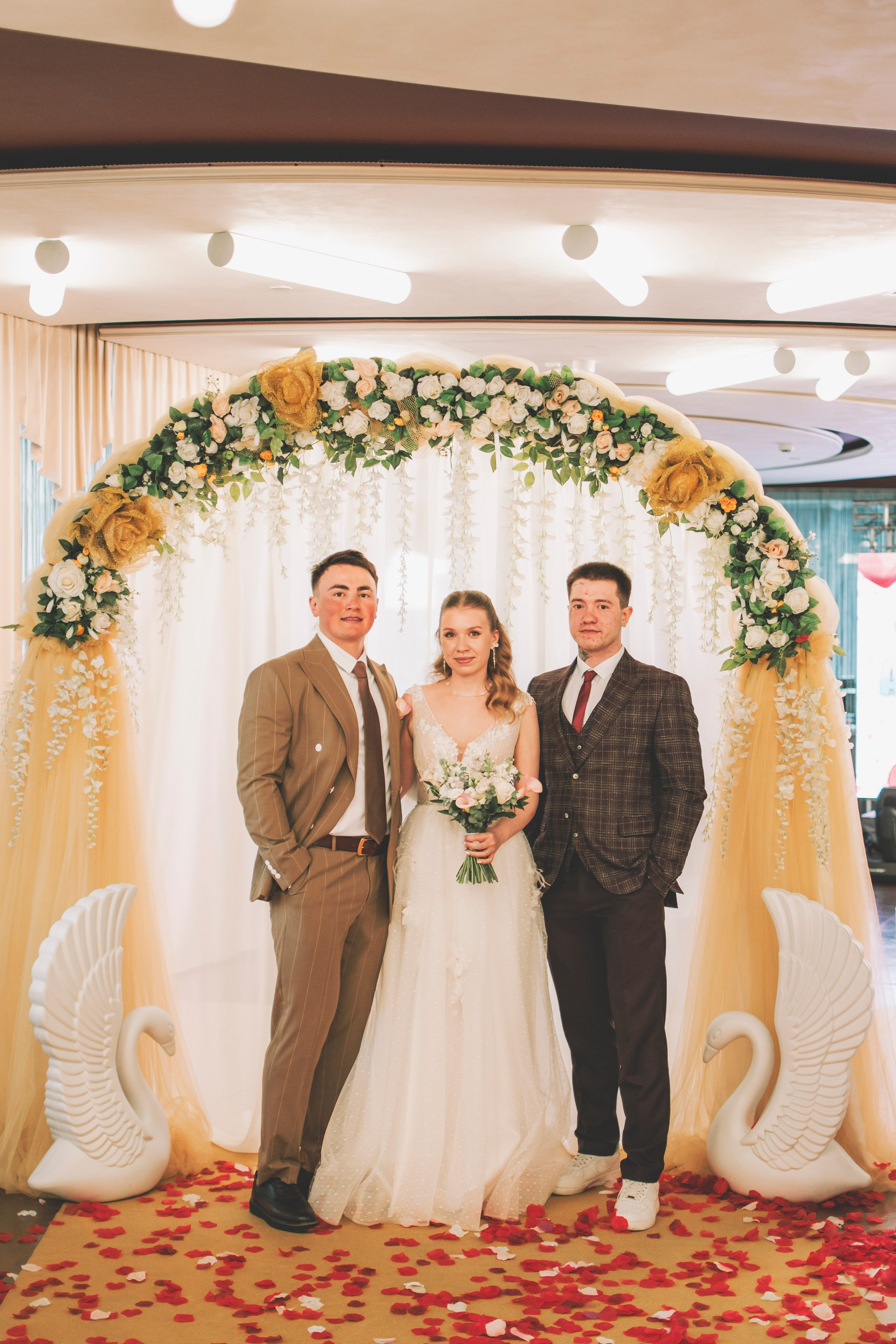 Альберт и Анастасия (Студийная фотосессия, роспись в ДК Нефтяник + фотосессия с гостями). Семейный и свадебный фотограф Губкинский и Ставрополь