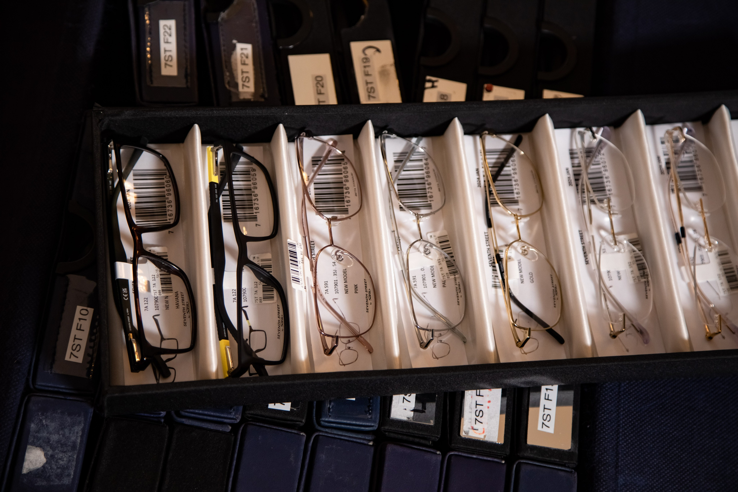 Safilo Group — Buying days in St. Petersburg. Двойняшки-фотографы Анна и Анастасия в Санкт-Петербурге