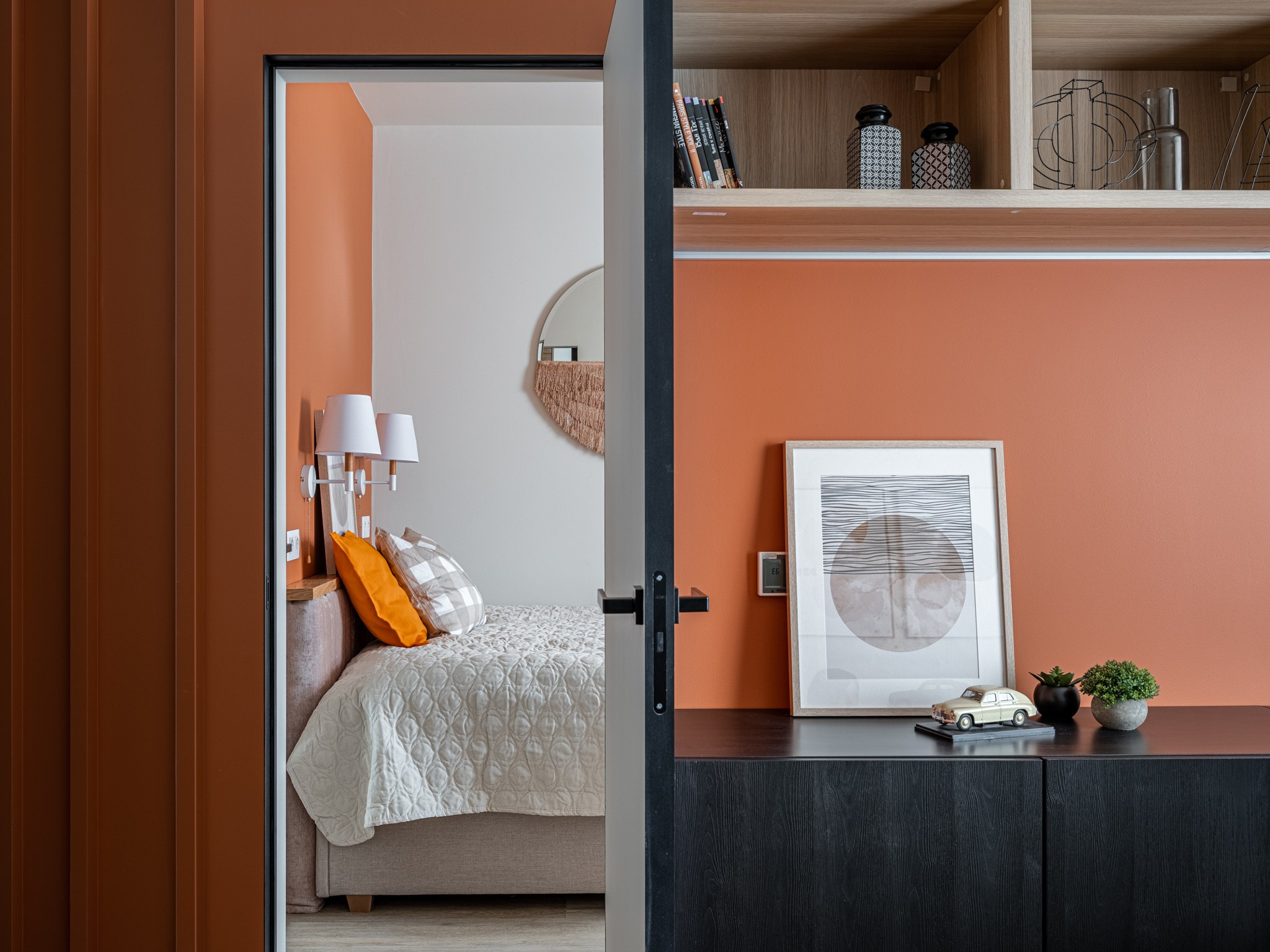 Маленькая квартира: Анастасия Филиппова, Олеся Миколаец, студия FAM Design. Фотограф Василий Буланов