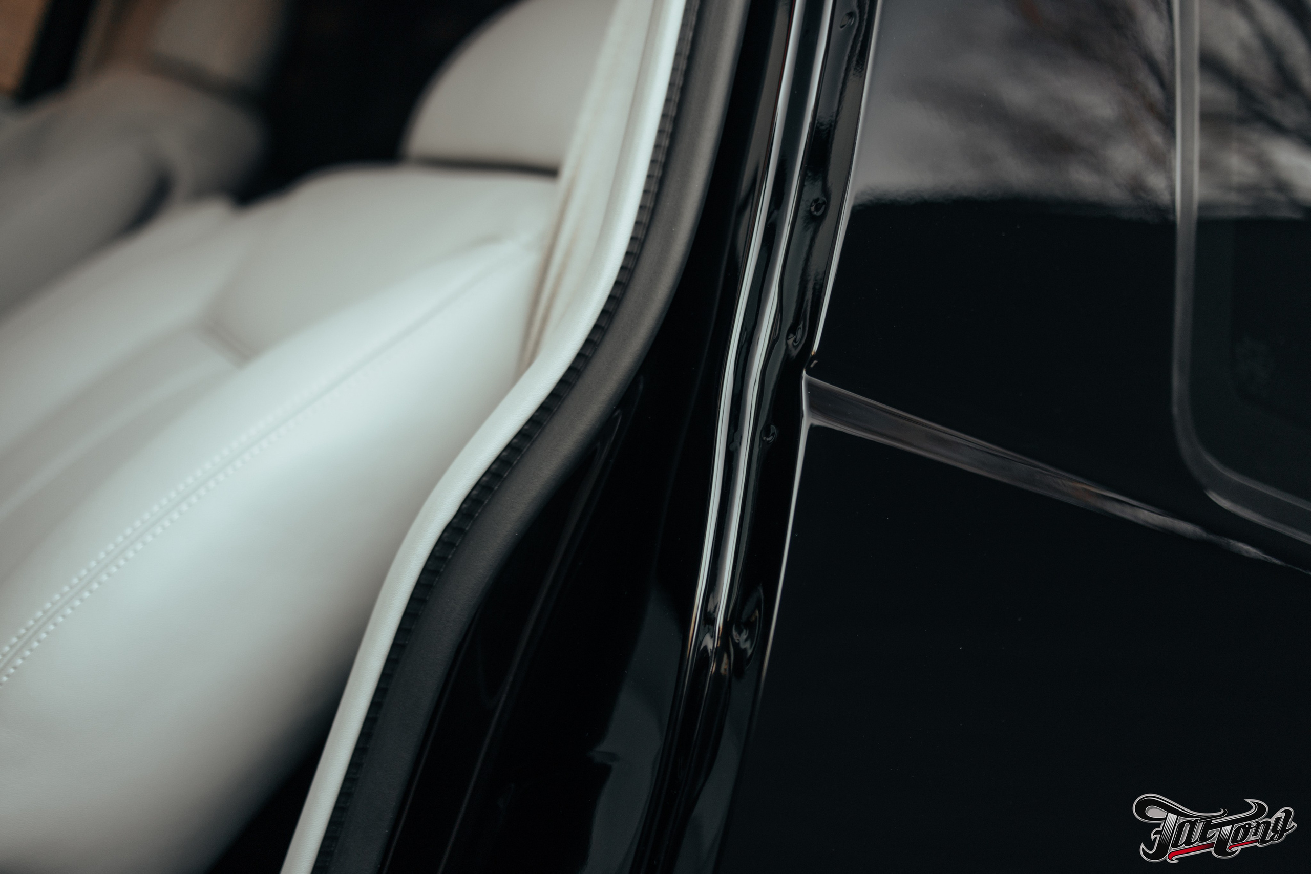 Chevrolet Tahoe I ремонт по кузову и окрас, пошив салона. DeLorein