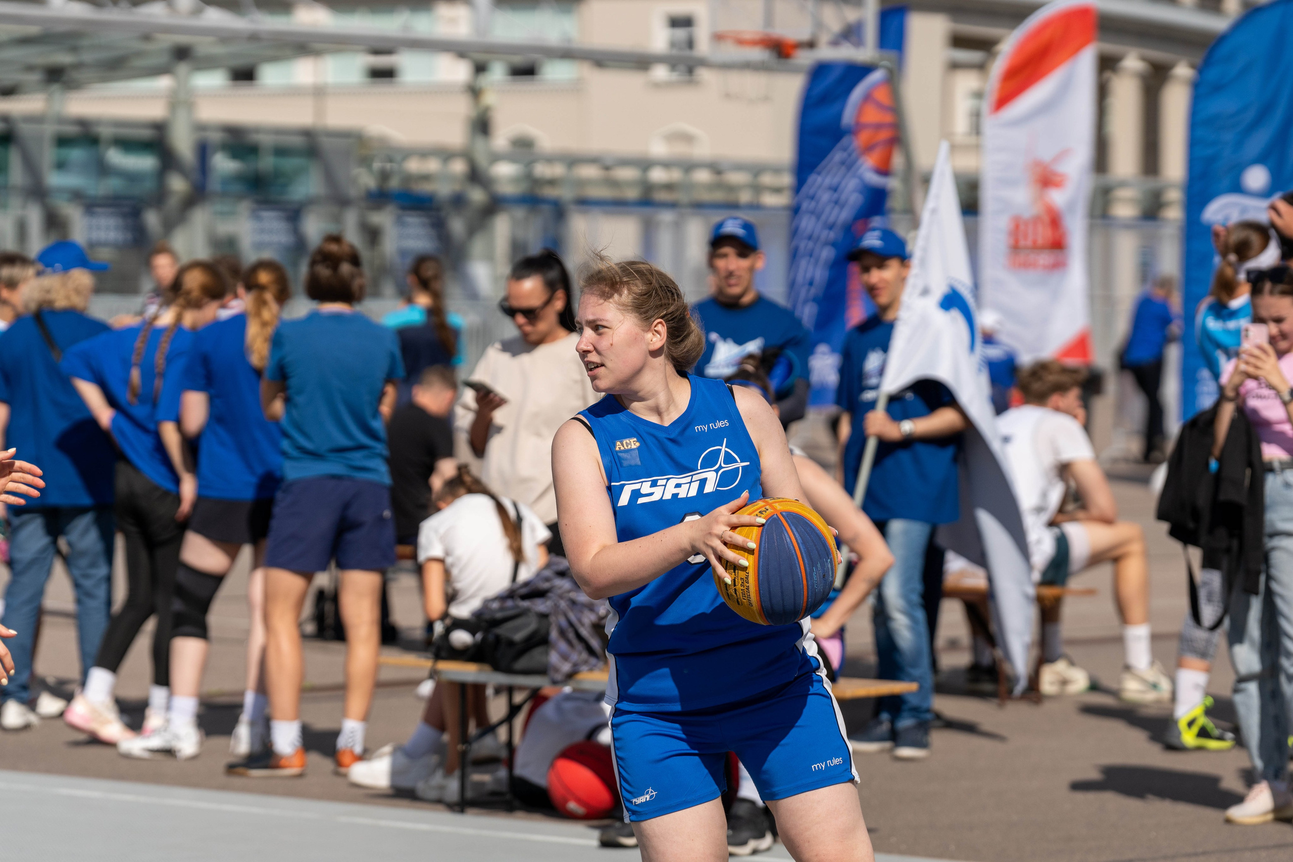 Динамичный кадр баскетбола 3×3 «Оранжевый мяч» от спортивного фотографа Санкт-Петербург