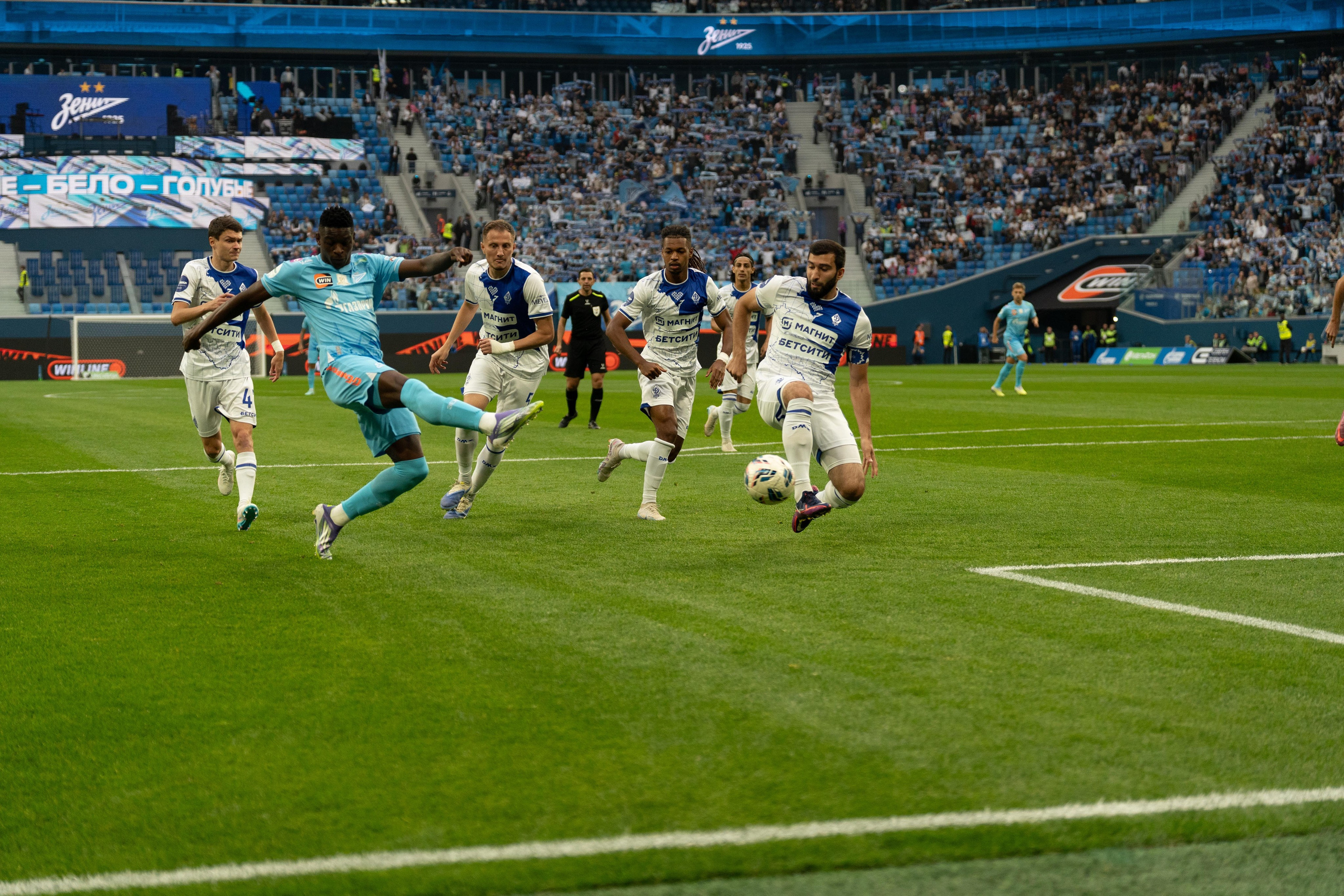 Интенсивный эпизод Зенит–Динамо на Газпром Арене, спортивный фотограф Санкт-Петербург