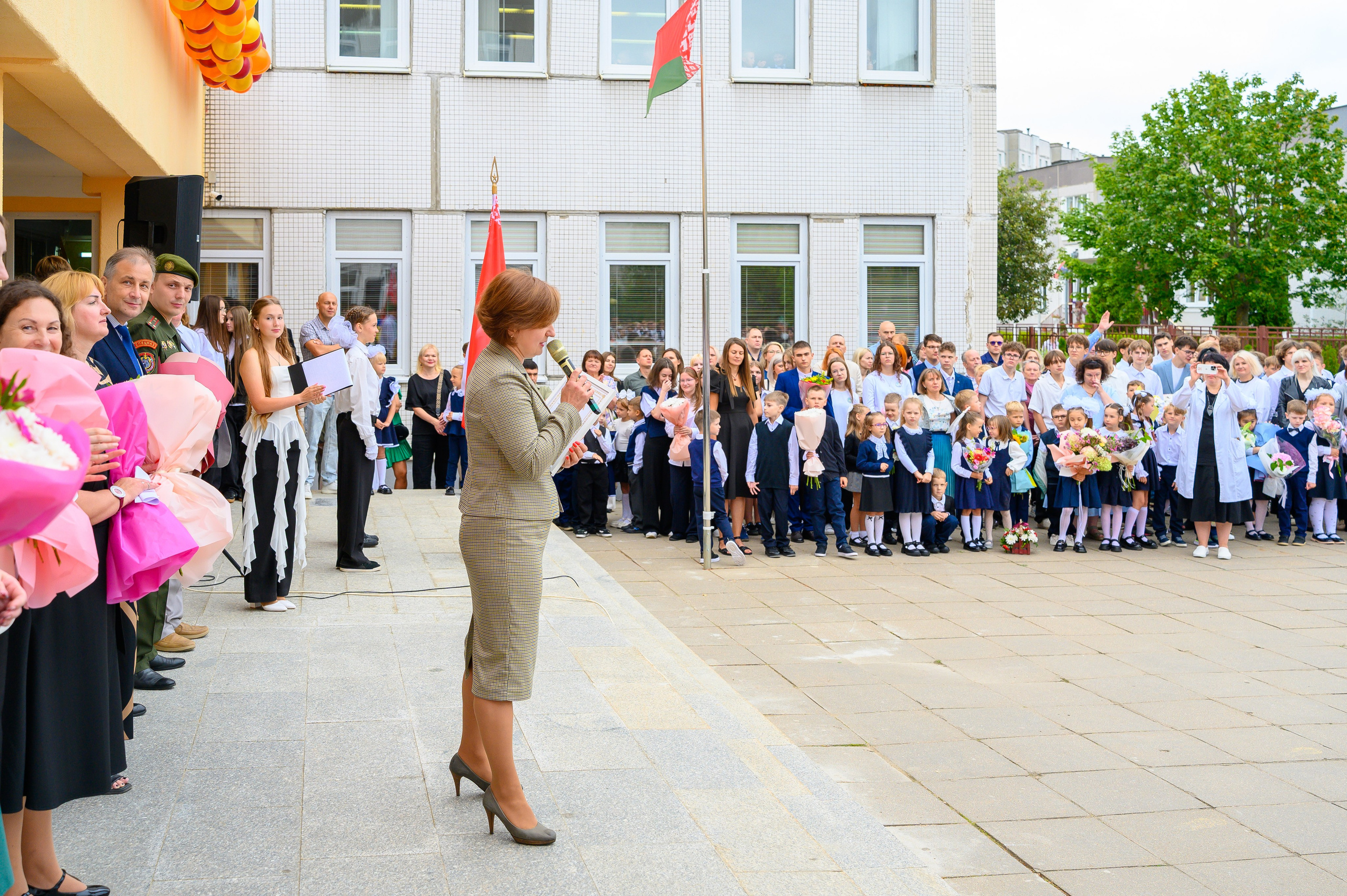 Вот звучит первый звонок, перед этим долгое приготовление к новому этапу в жизни, Яромир идет в школу. Фотоуслуги, услуги фотографа, фотографирование важных событий