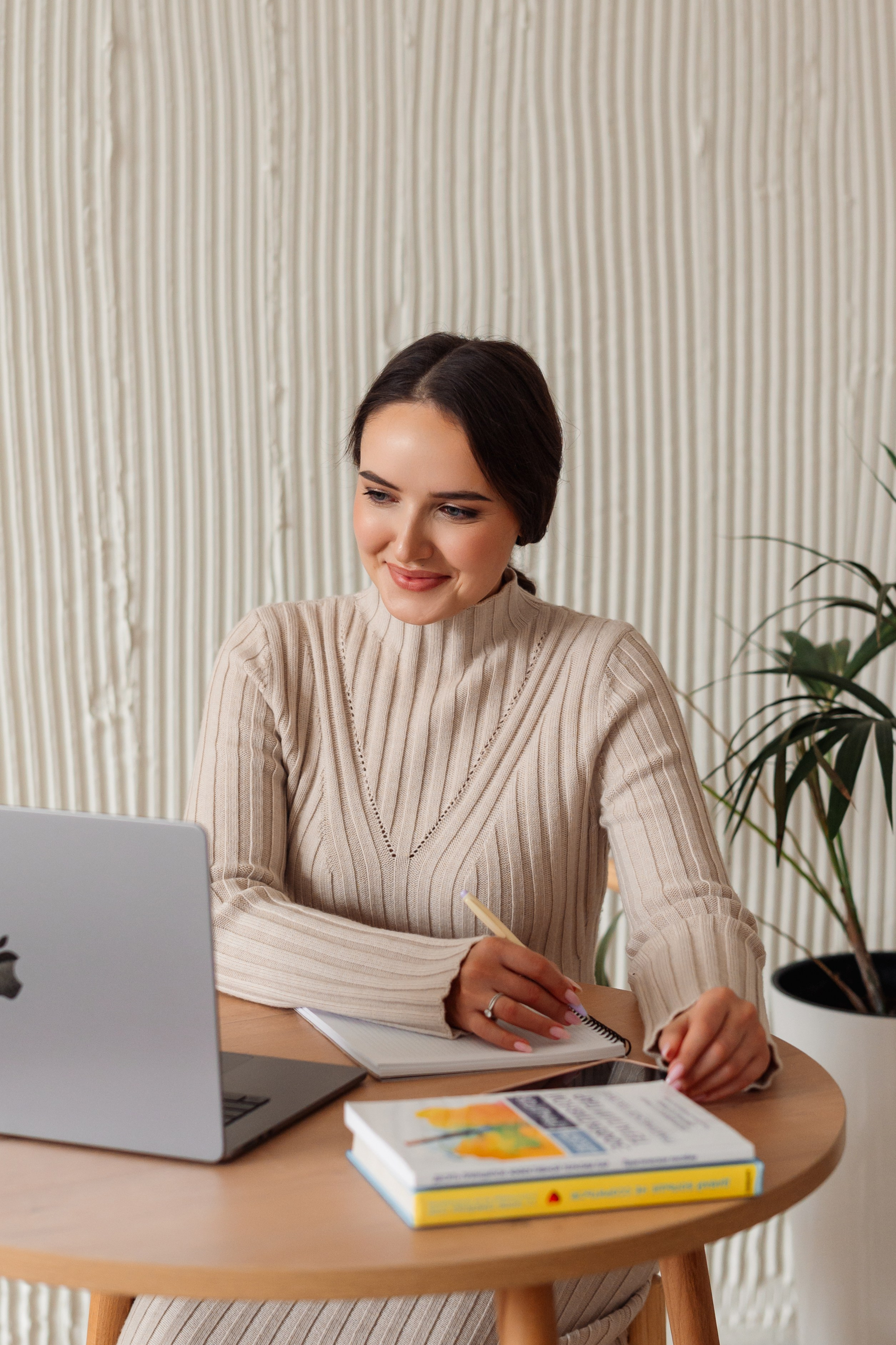 Съемка контента для семейного психолога. Фотограф товаров для соцсетей - инстаграм, вконтакте, сайта, блога. Контент-фотограф в Москве Хныкина Лена