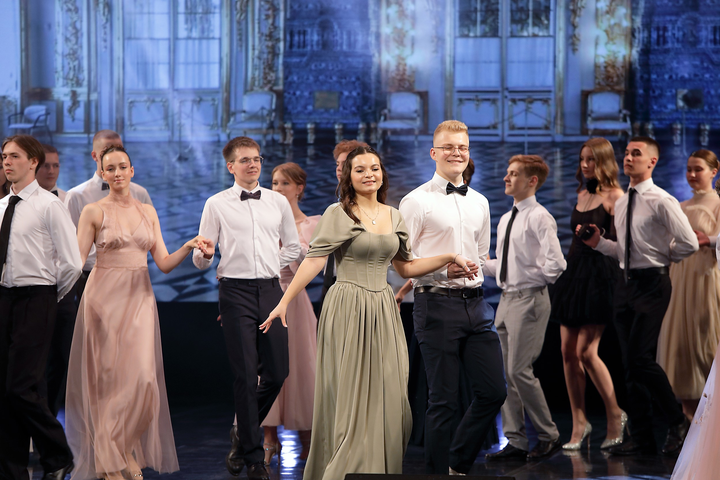 Выпускной Гимназия № 9 ДК УРАЛ. Свадебный и семейный фотограф и видеограф в Екатеринбурге Полянские Тимур и Анастасия