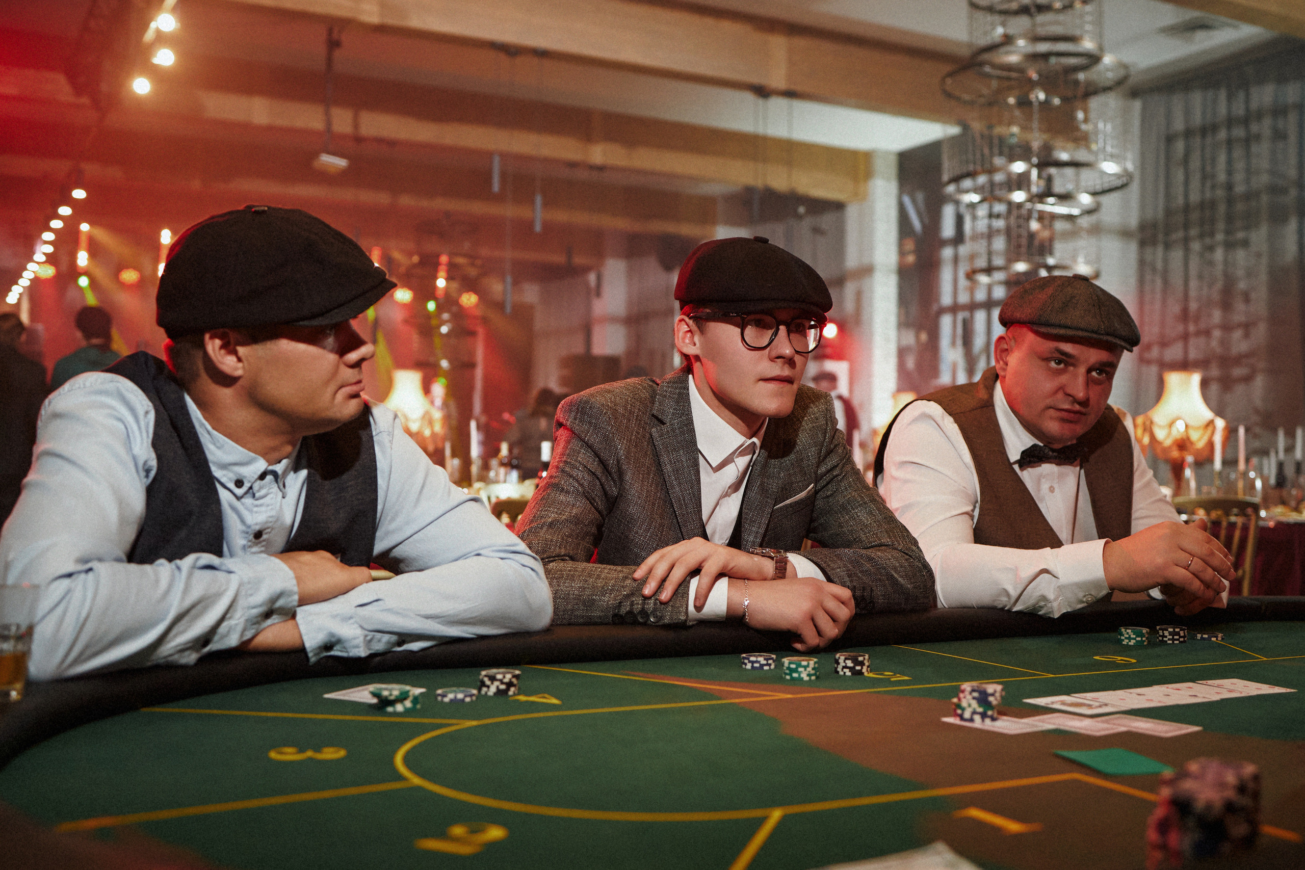 Острые козырьки. Другой взгляд на фотографию