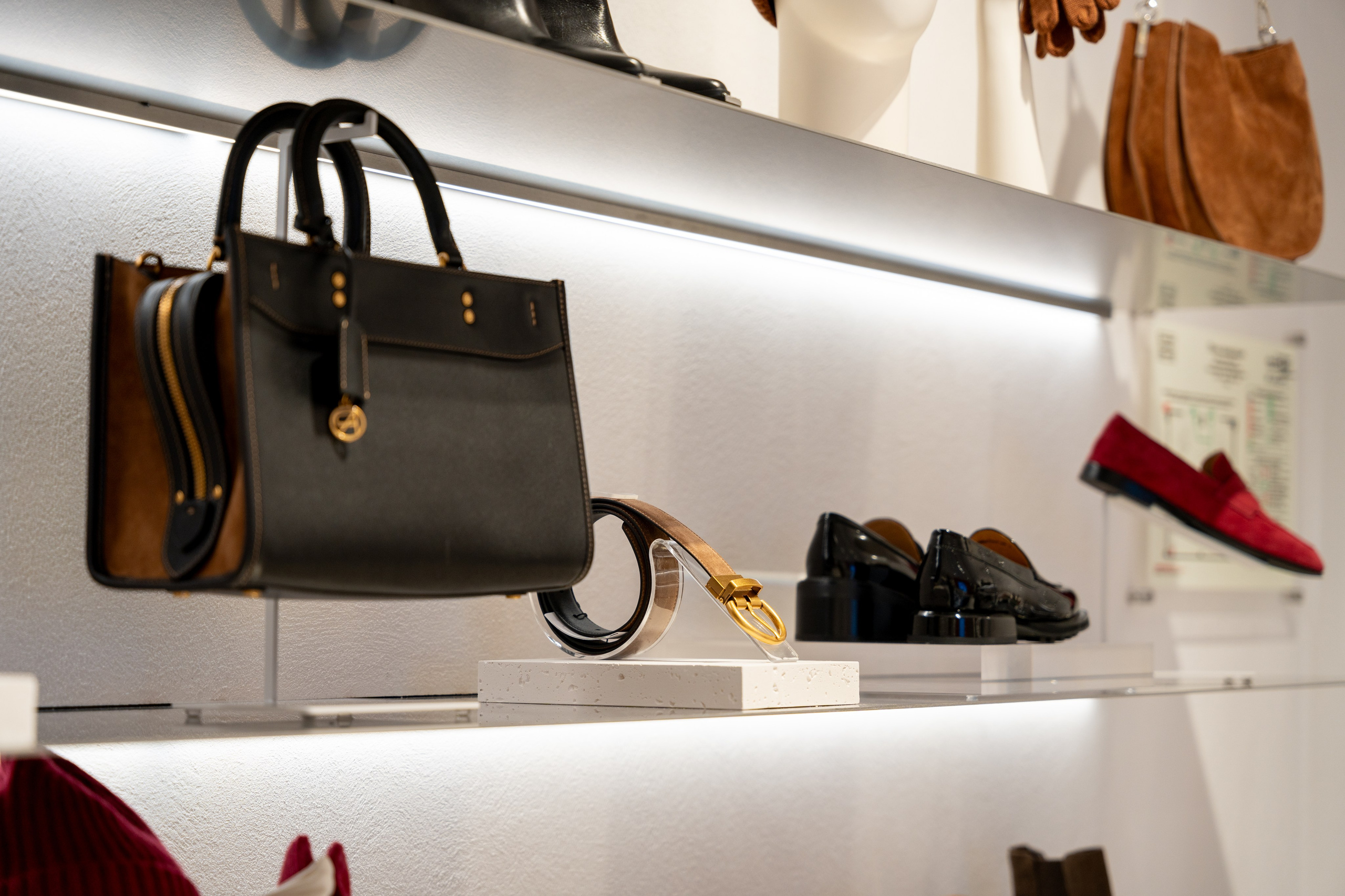 Интерьерная фотосъемка магазина Ekonika в Краснодаре — обувной бренд Профессиональная фотосъемка Ekonika — фирменный магазин в Краснодаре. Шедевры для Вас! Фотограф и Видеограф в Краснодаре Пахиев Руслан