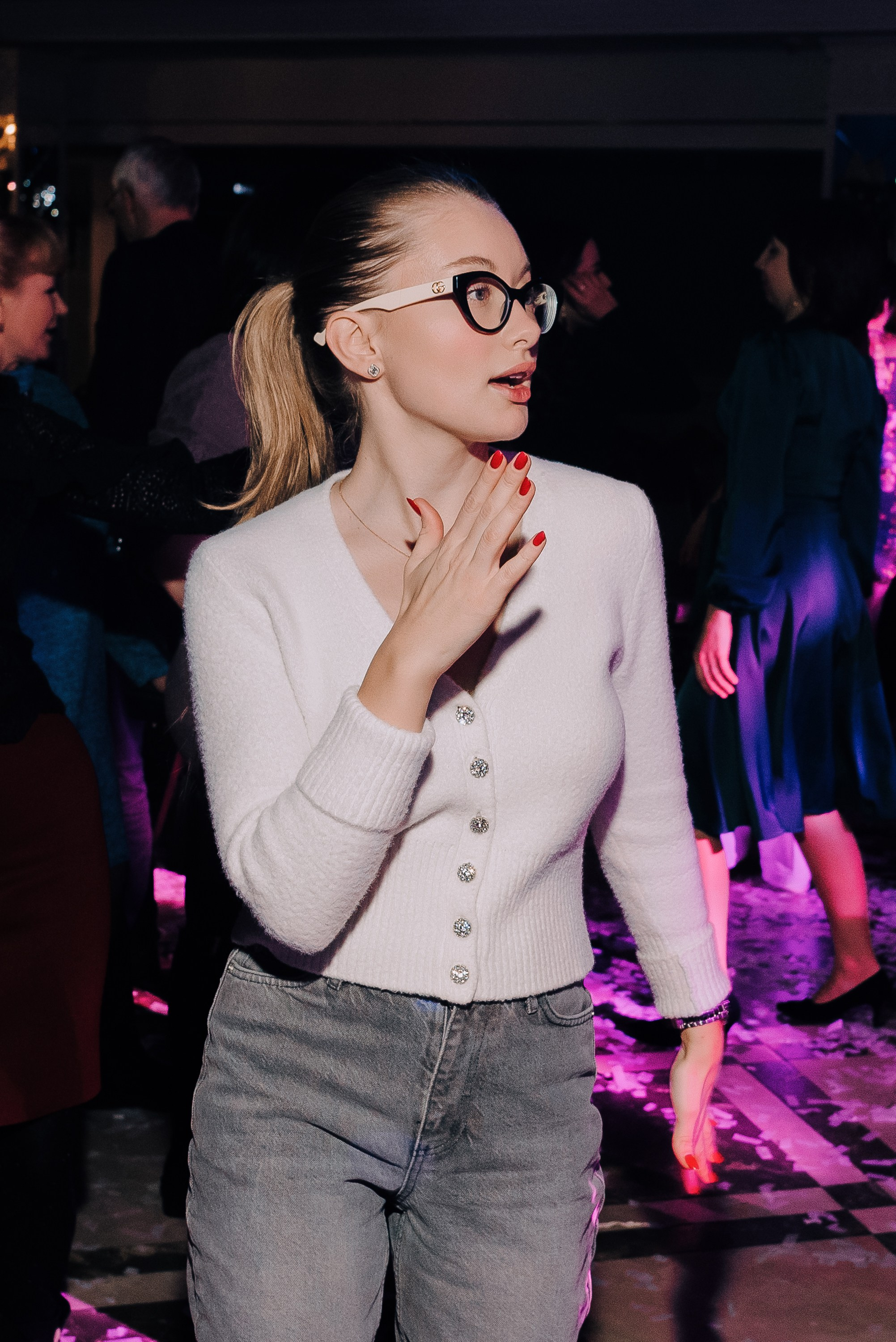 СПЕКТАКЛЬ «ВОЛШЕБНЫЕ ОЧКИ» ОПТИК-ЦЕНТР. Репортажный фотограф Зуев Роман г. Челябинск